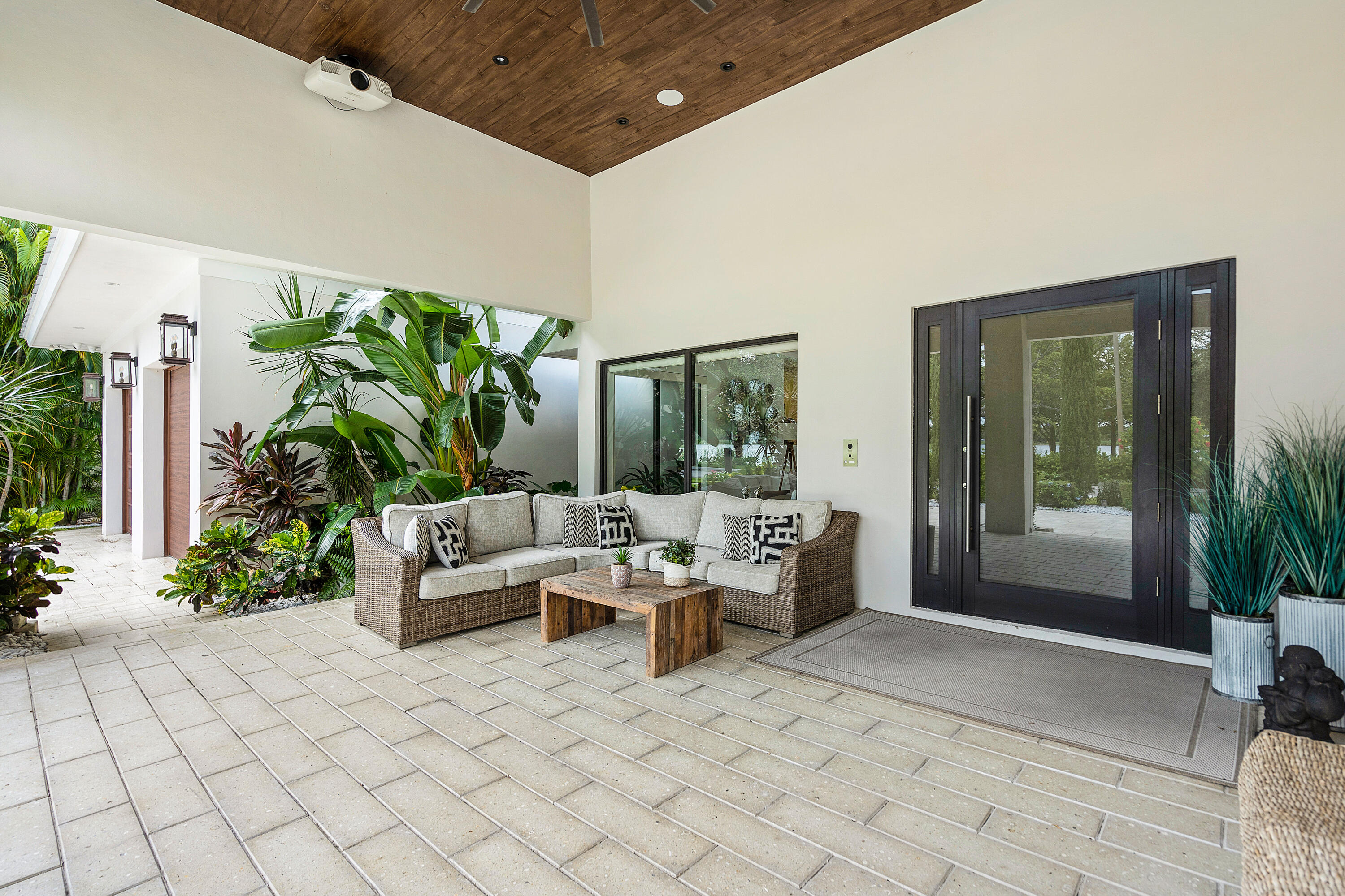 1117 Lake Drive Property Photo 4