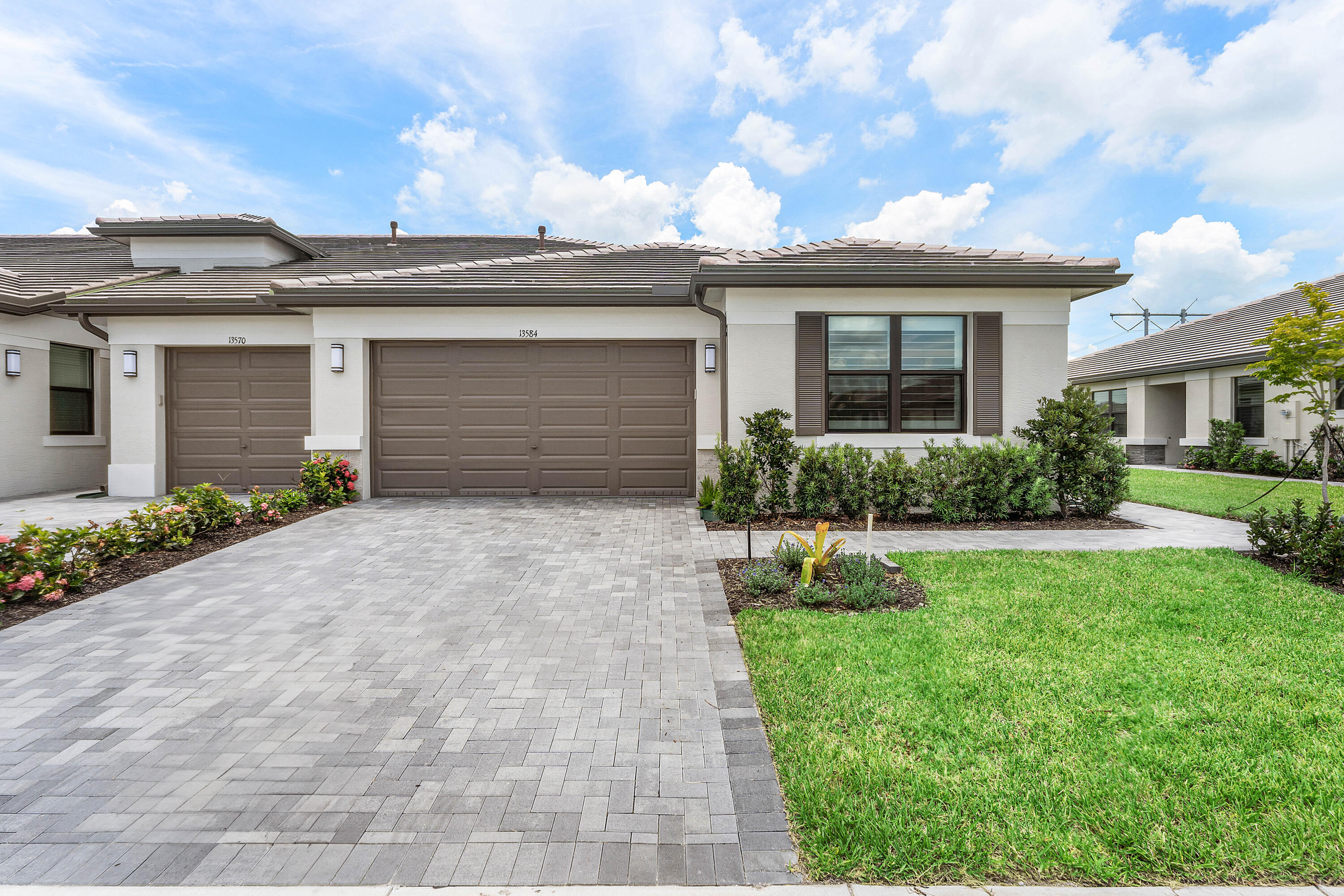 13584 SW Starkissed Lane Property Photo 1