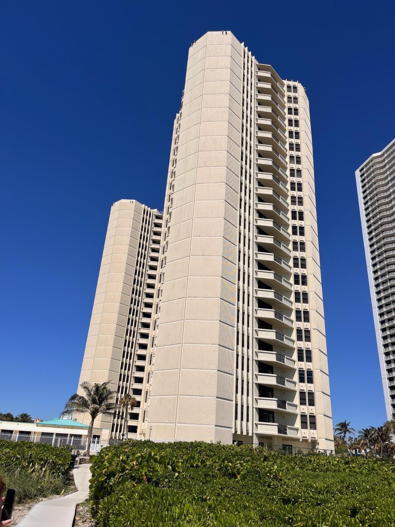 2800 N Ocean Drive A12b Property Photo 17