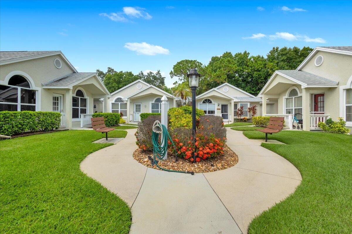 1189 Nw Lombardy Drive Property Photo 1