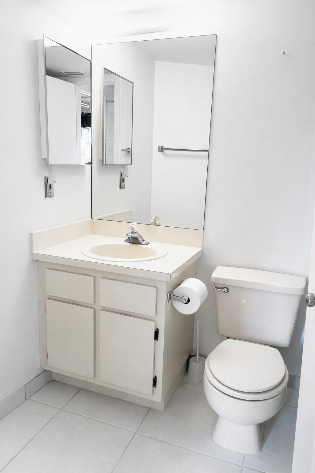 5550 Lakeside Drive 203 Property Photo 12
