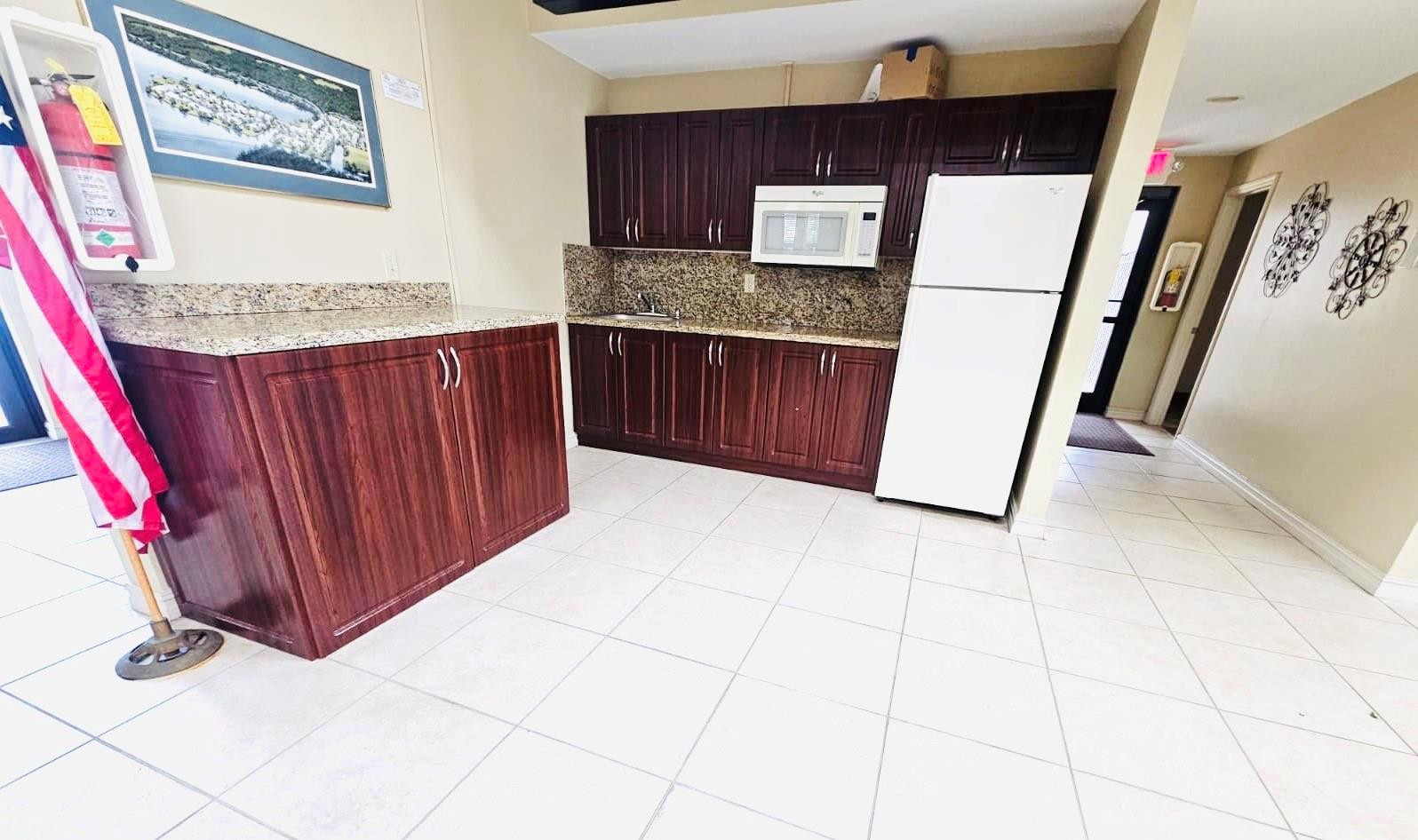 5550 Lakeside Drive 203 Property Photo 21