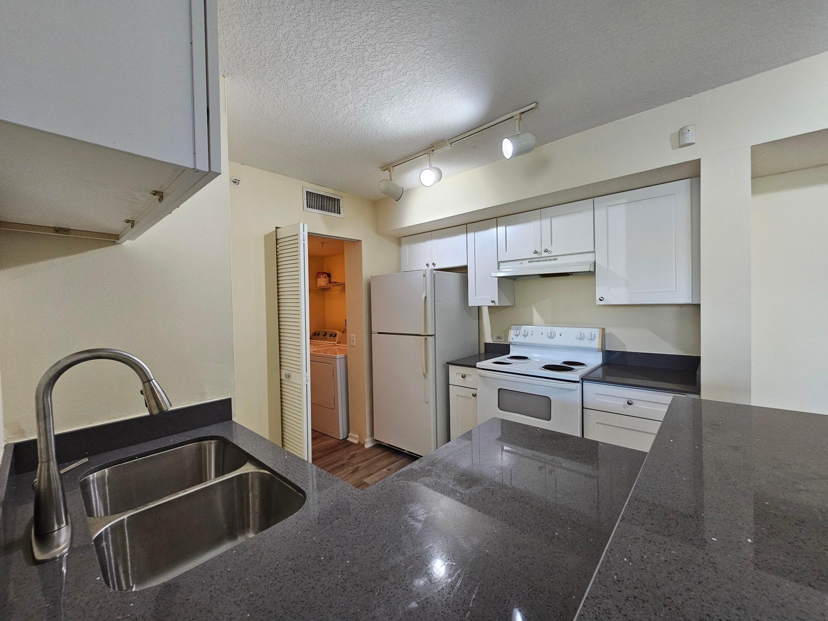 604 Villa Circle 604 Property Photo 5