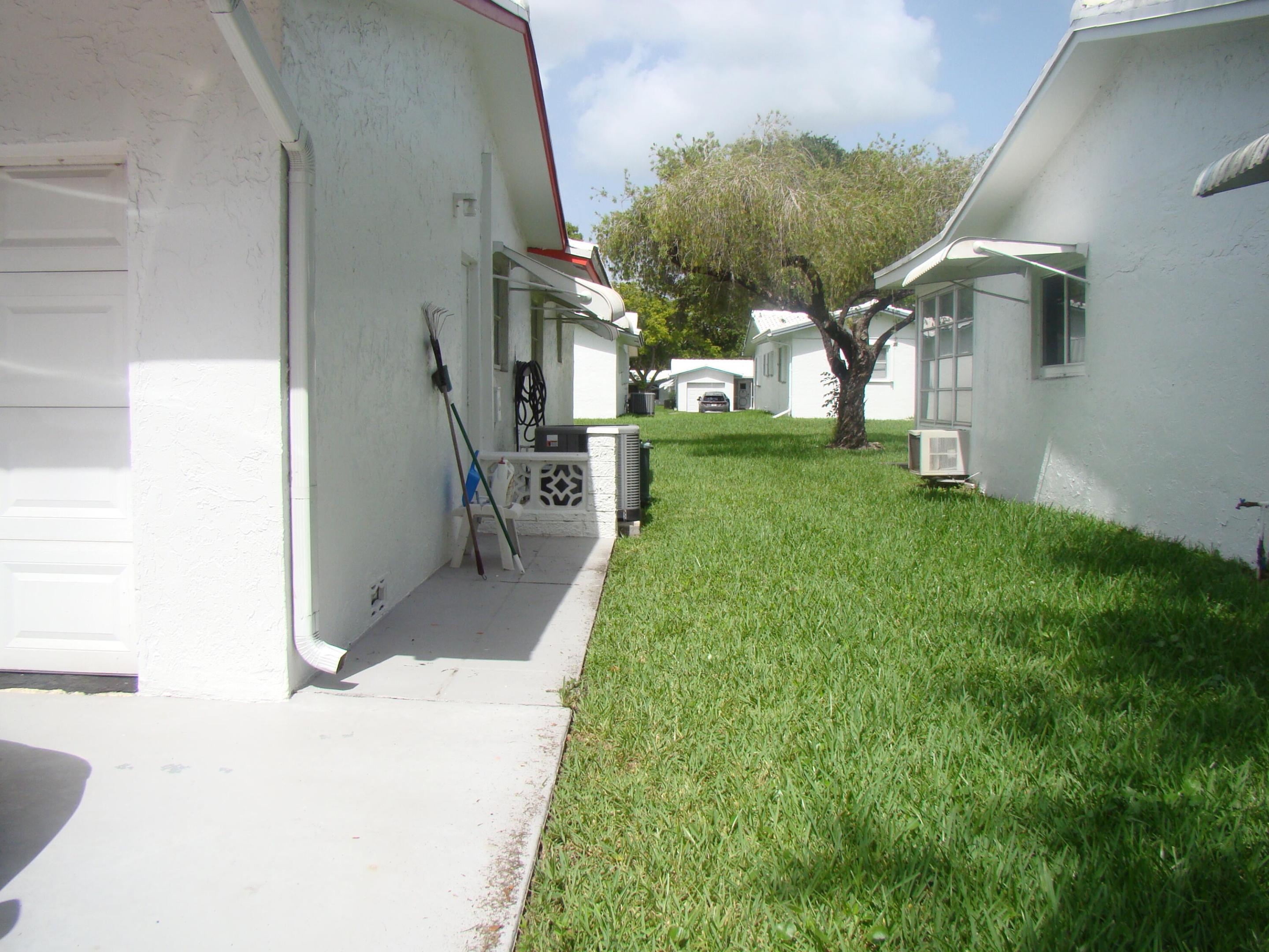 1611 Nw 82nd Terrace Property Photo 3