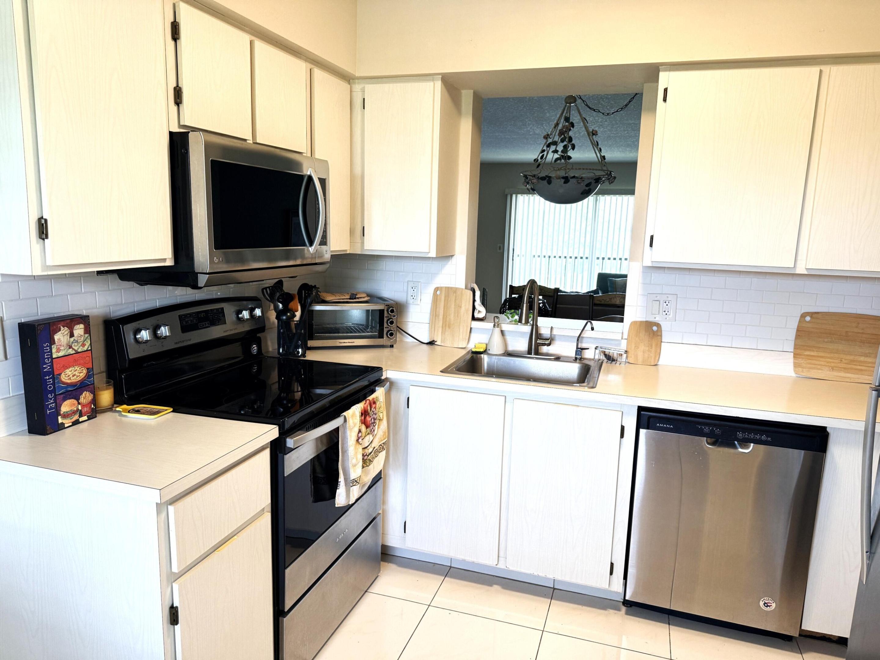 7146 Huntington Lane 403 Property Photo 1