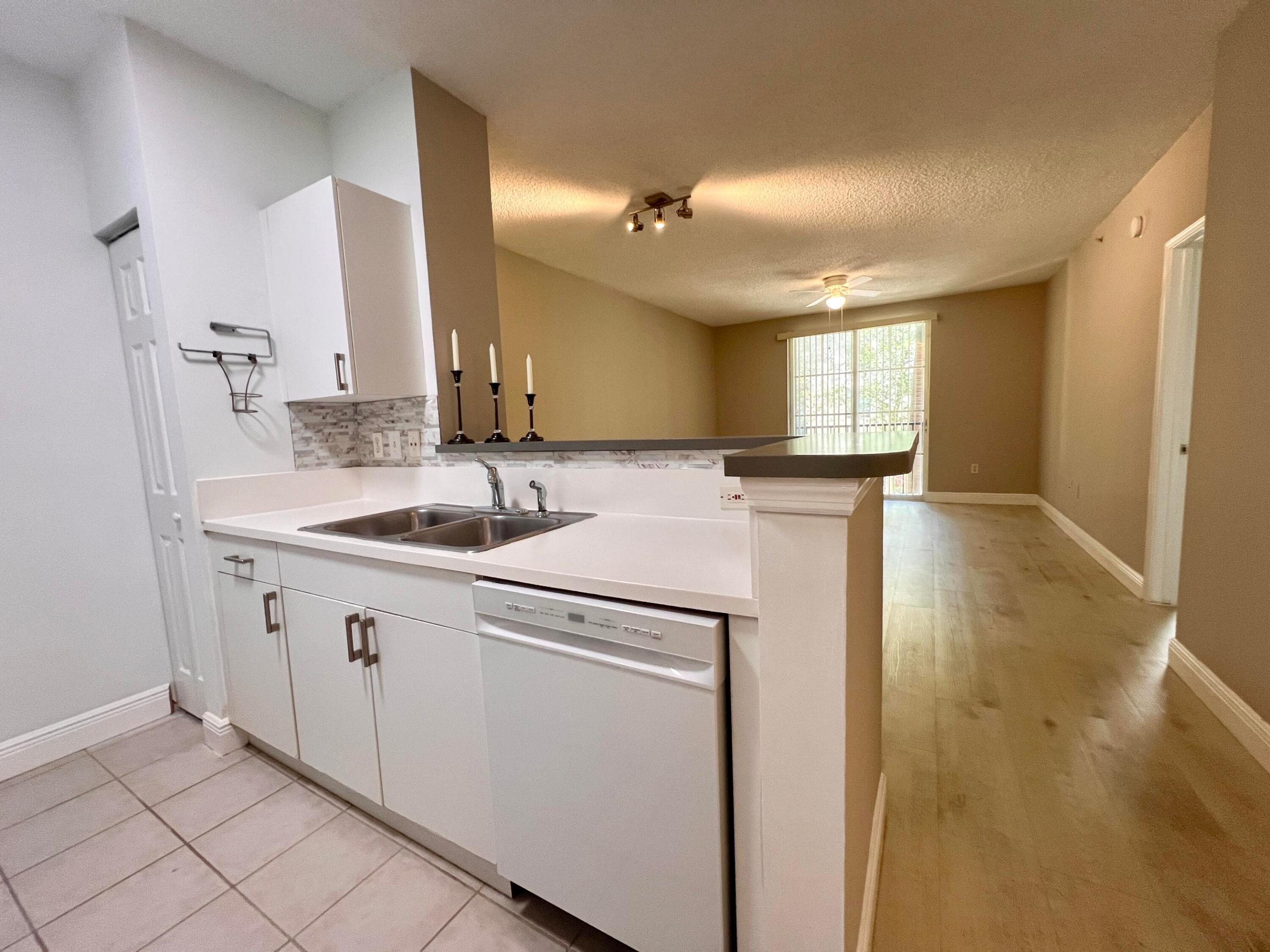 630 S Sapodilla Avenue 204 Property Photo 5
