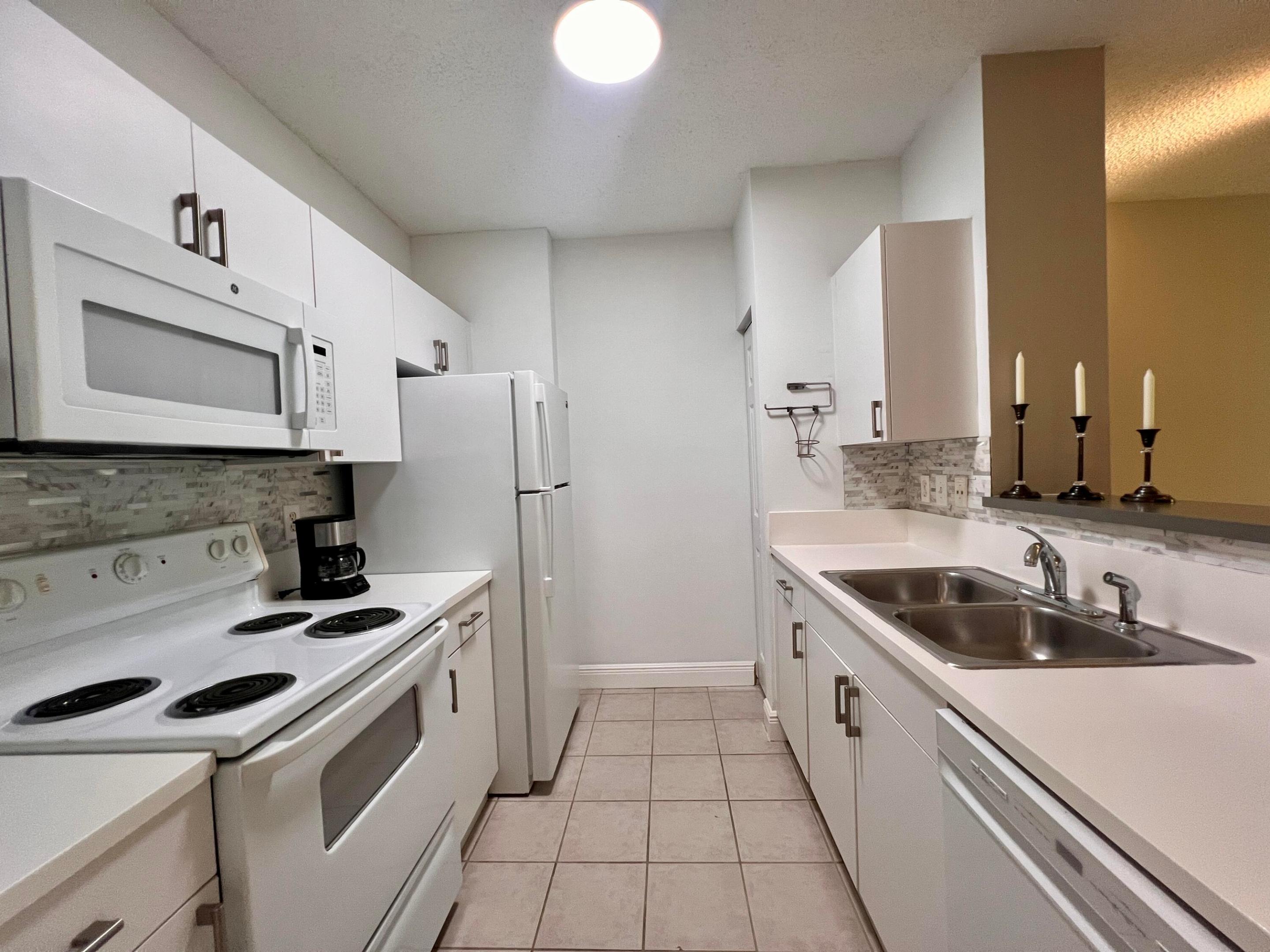630 S Sapodilla Avenue 204 Property Photo 6