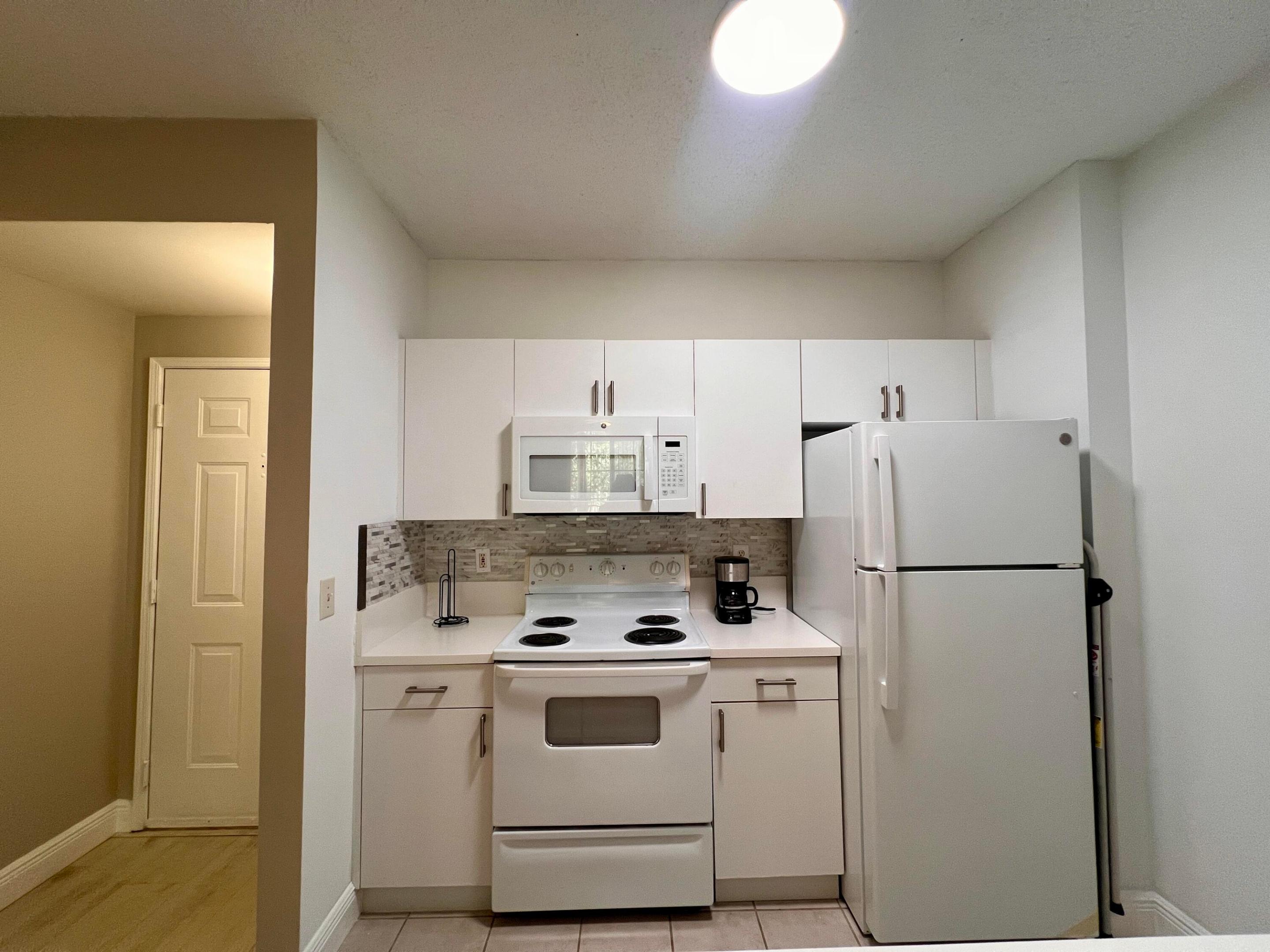 630 S Sapodilla Avenue 204 Property Photo 7