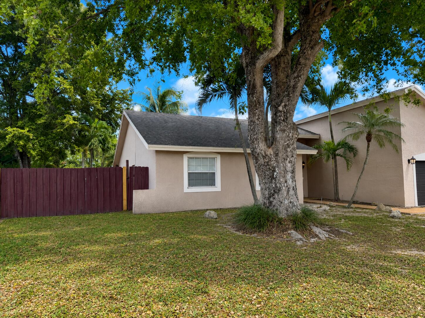 B26050312 Property Photo 2
