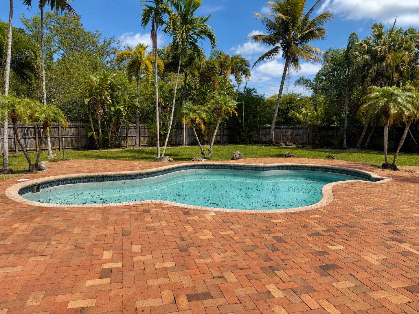 B26050312 Property Photo 12