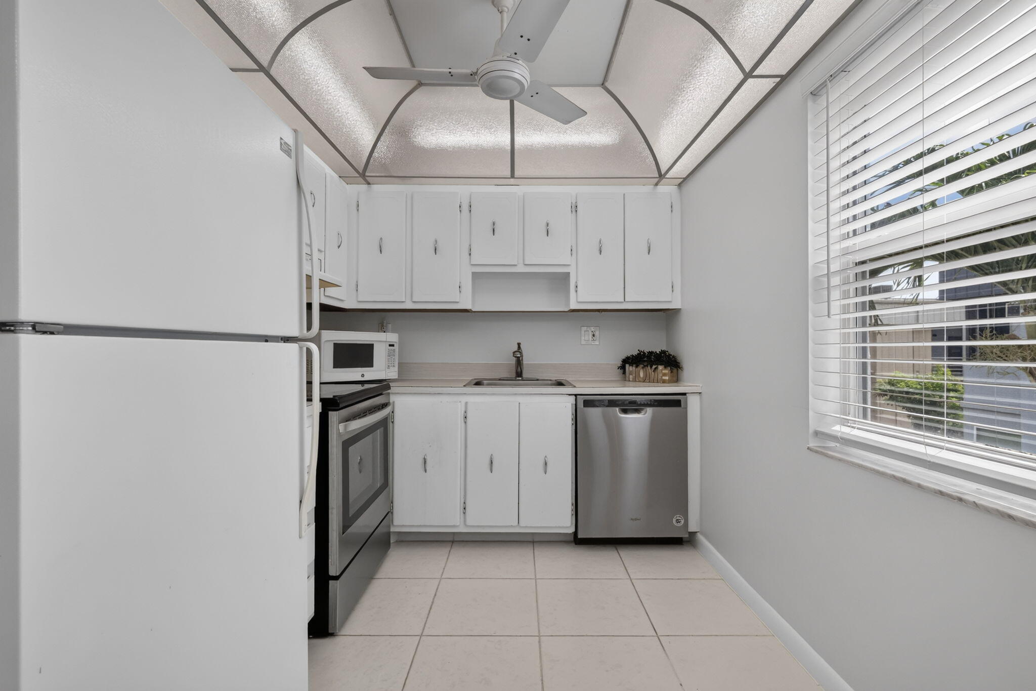 40 Burgundy A Property Photo 1