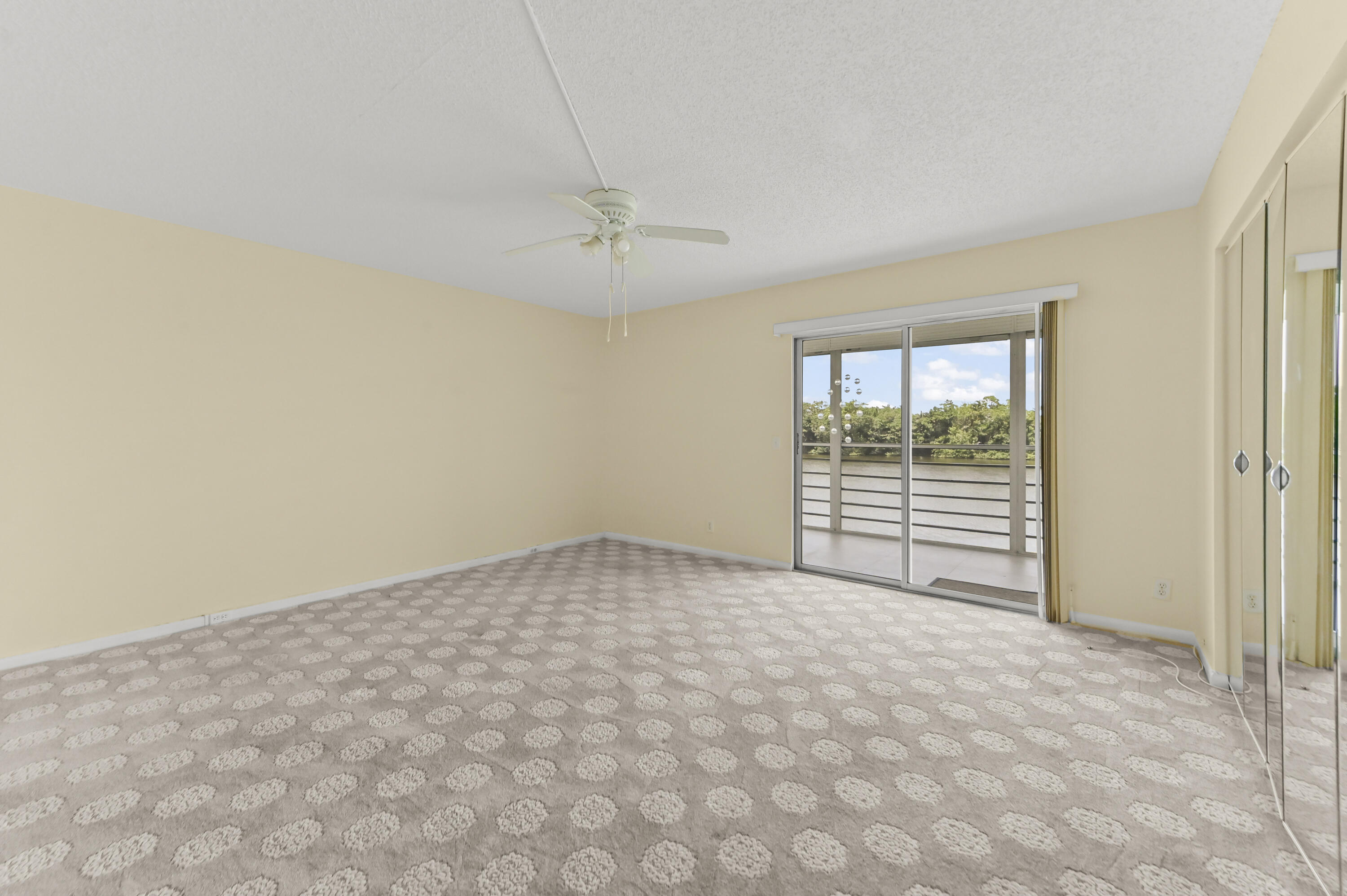 2056 Ainslie D Property Photo 9
