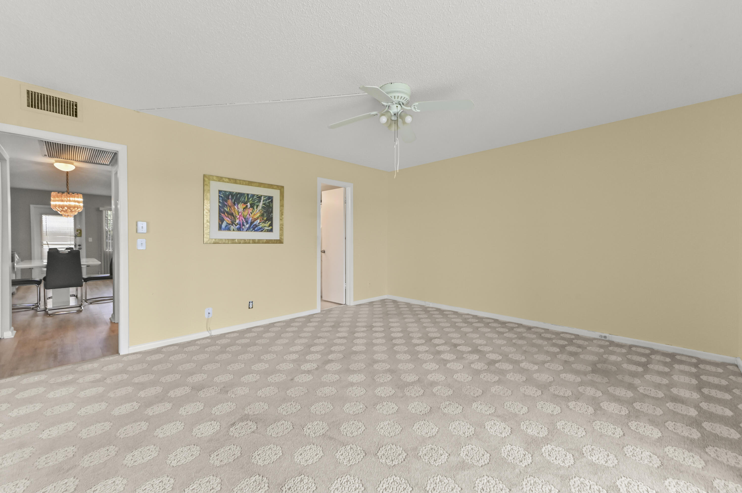 2056 Ainslie D Property Photo 10