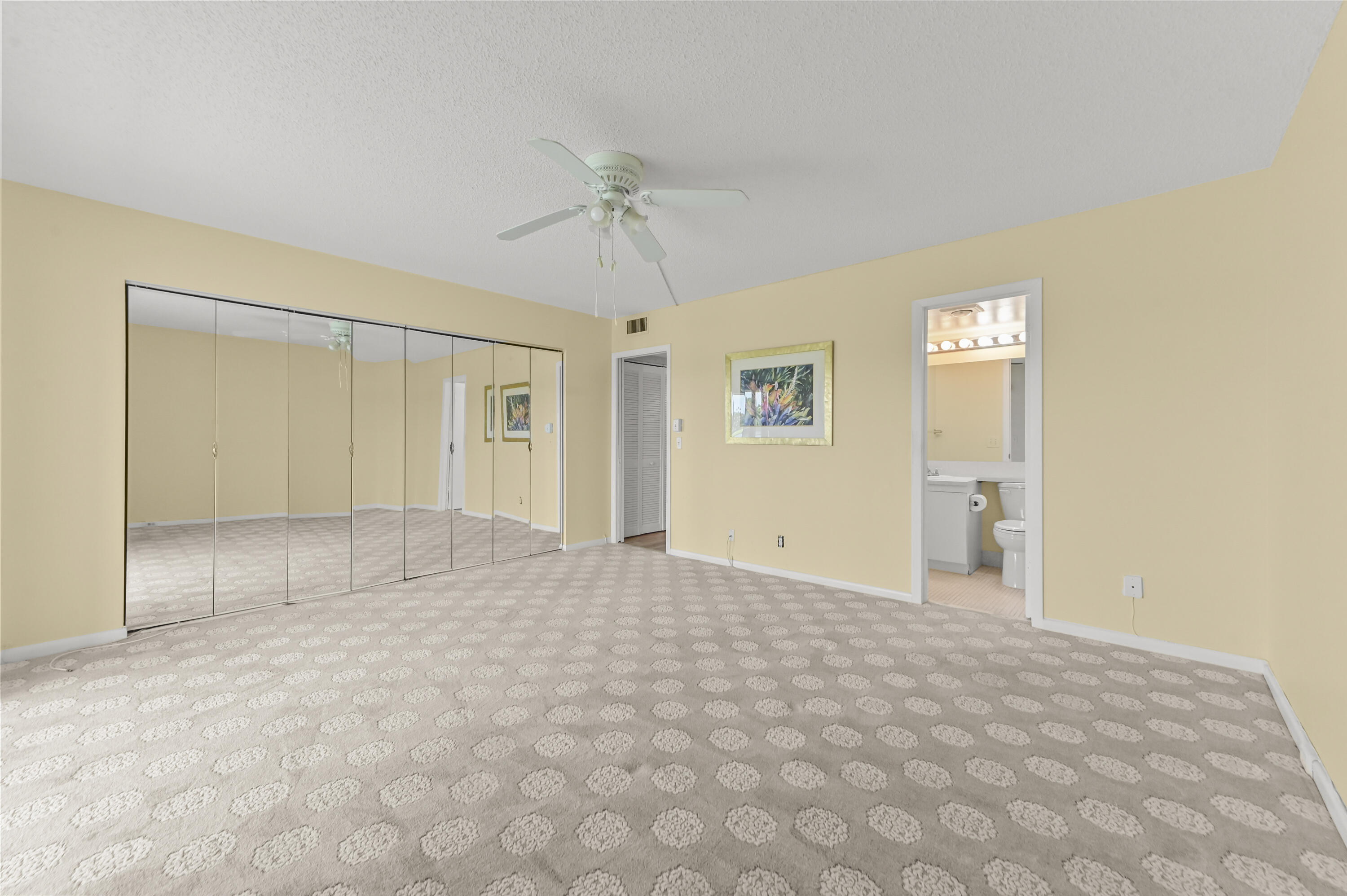 2056 Ainslie D Property Photo 11