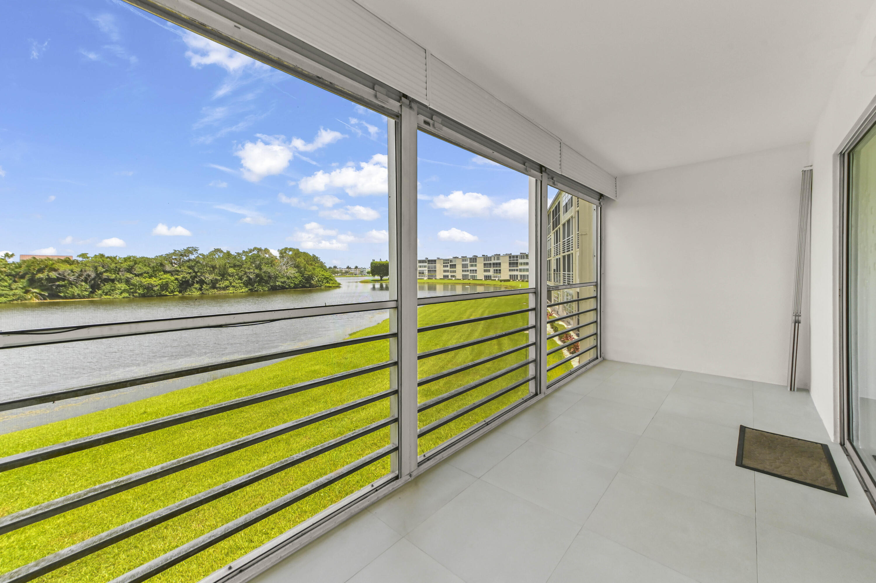 2056 Ainslie D Property Photo 14