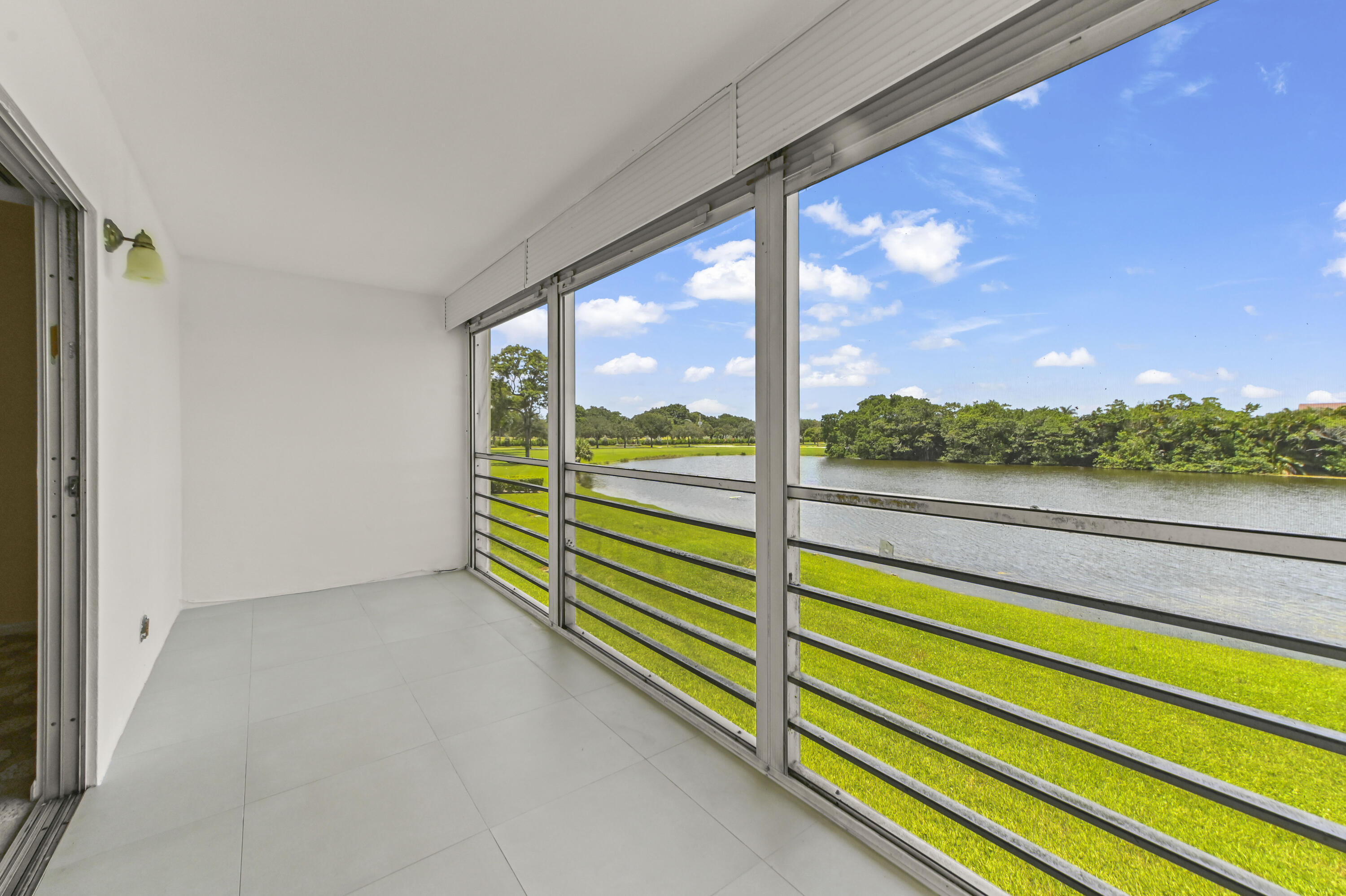 2056 Ainslie D Property Photo 15