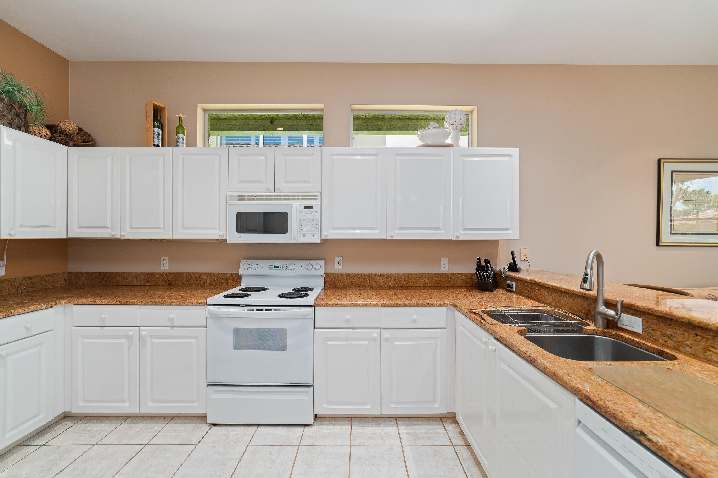 1726 Victoria Circle Property Photo 12