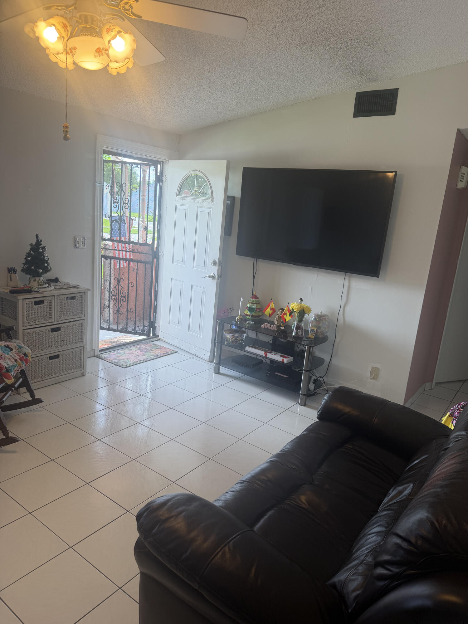 1304 Donwoods Lane Property Photo 2