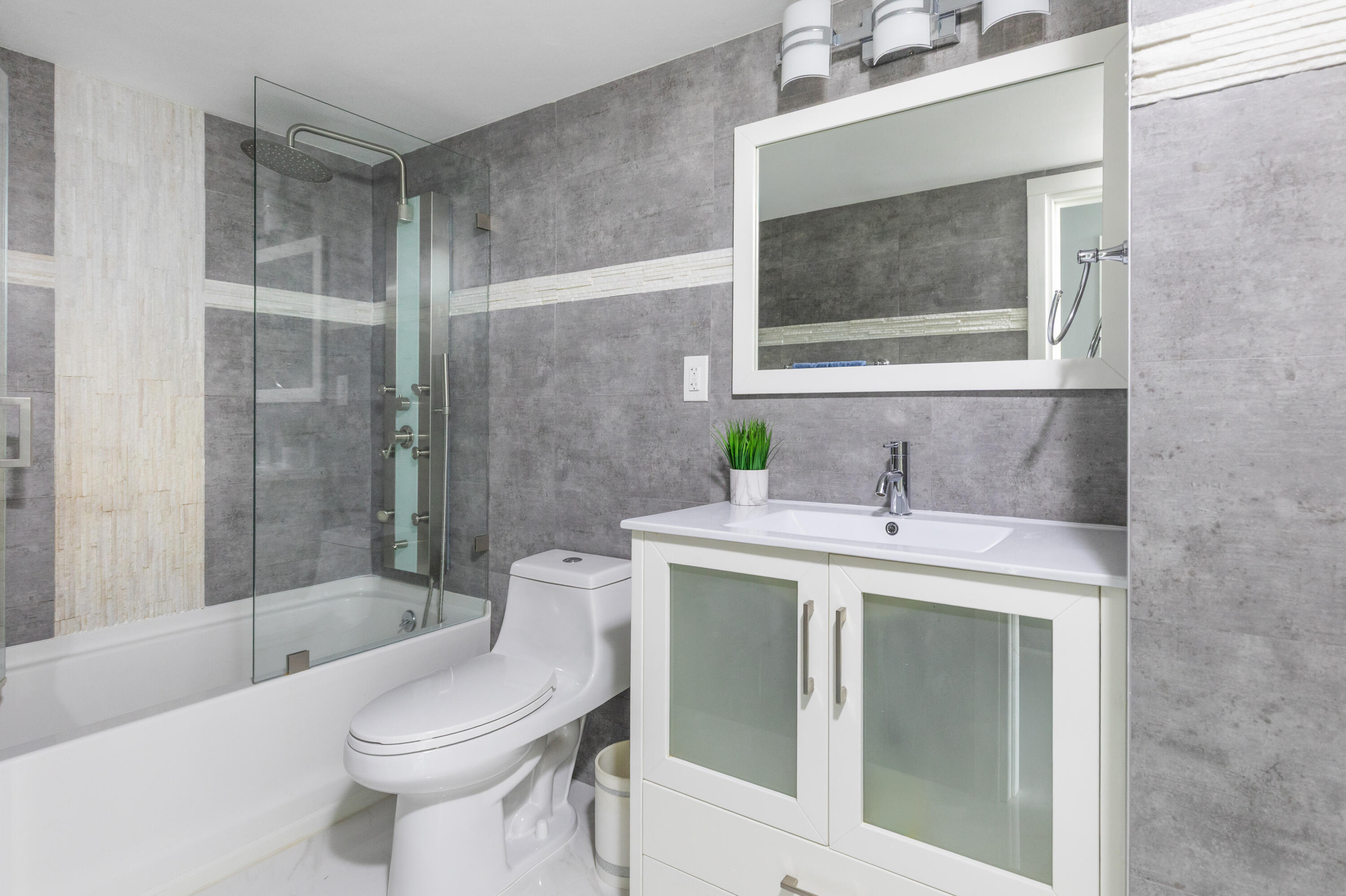 19380 Collins Avenue 1527 Property Photo 4