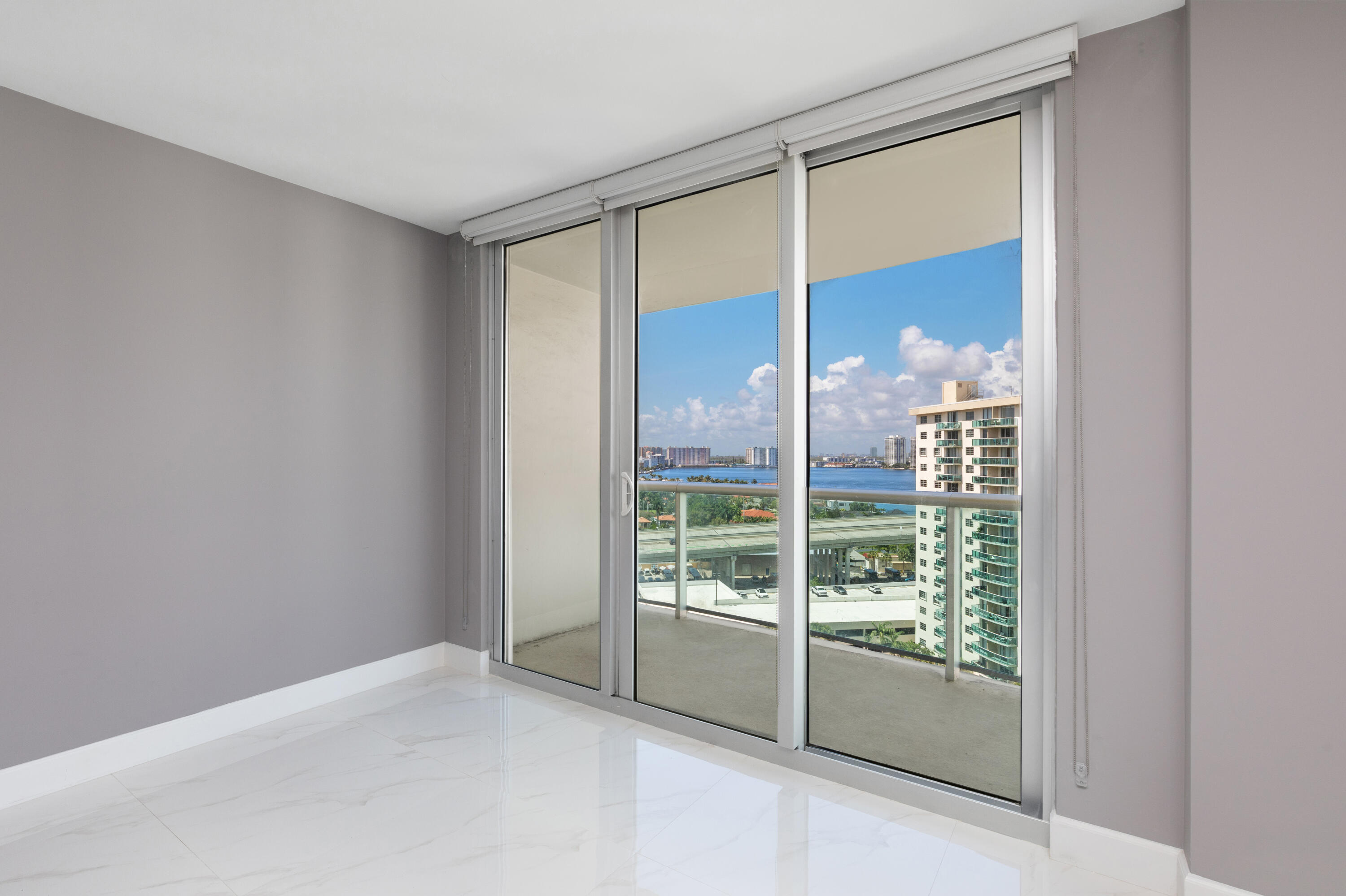 19380 Collins Avenue 1527 Property Photo 21