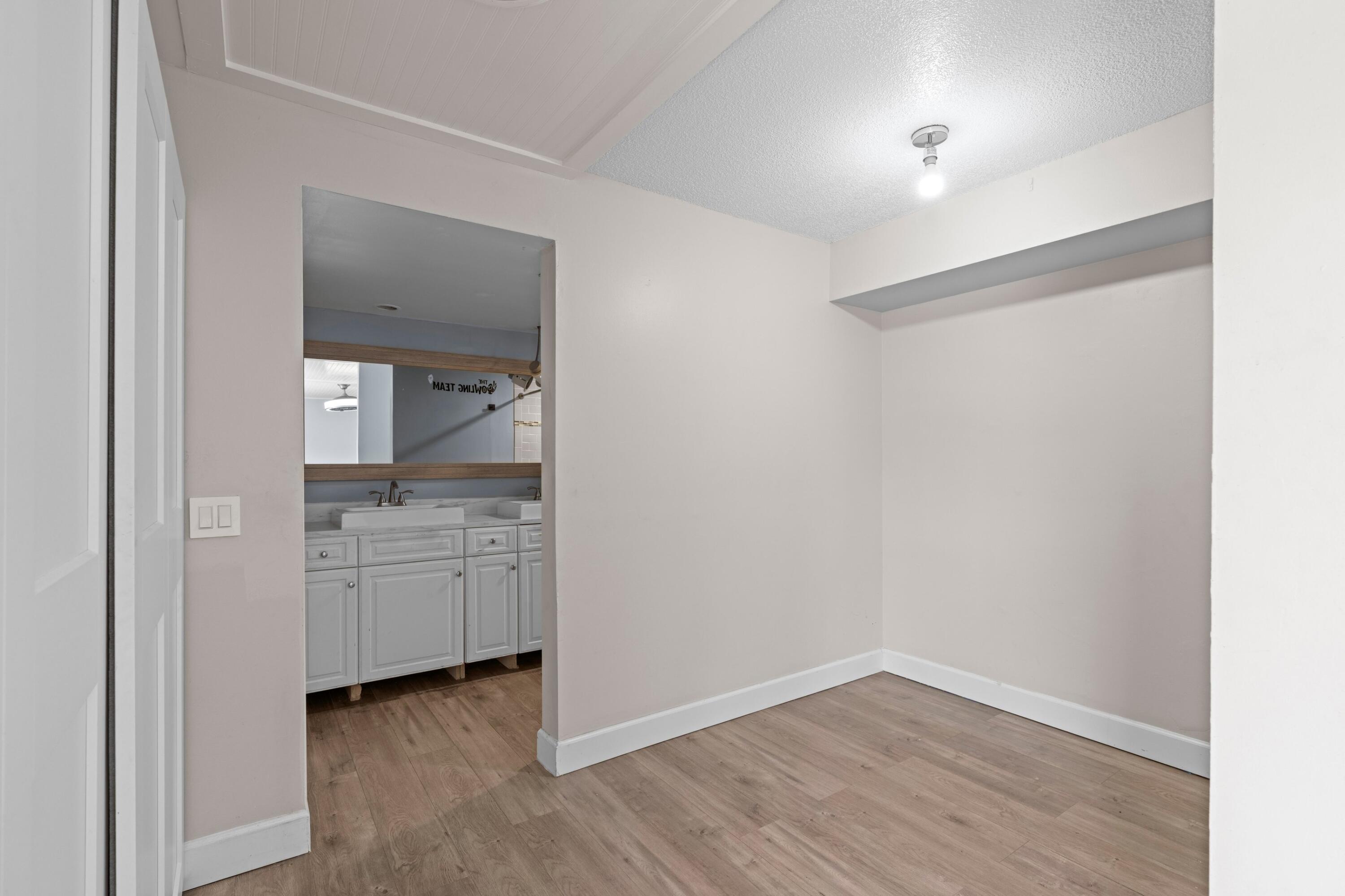 1405 14th Lane Property Photo 11