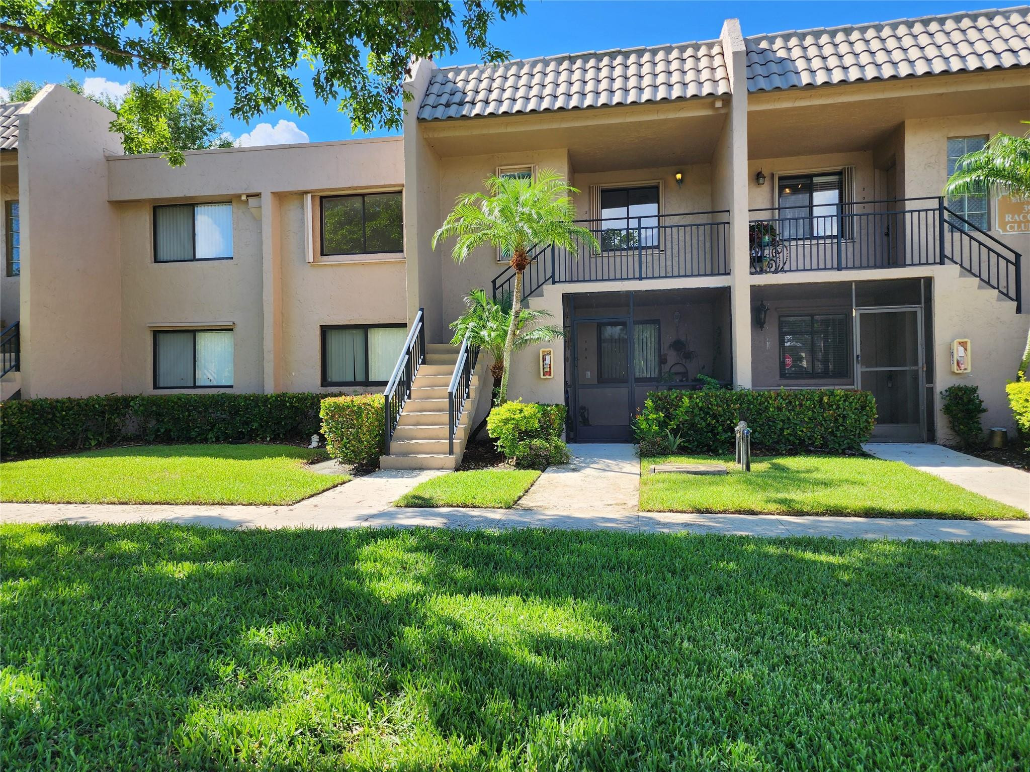390 Racquet Club Road 204