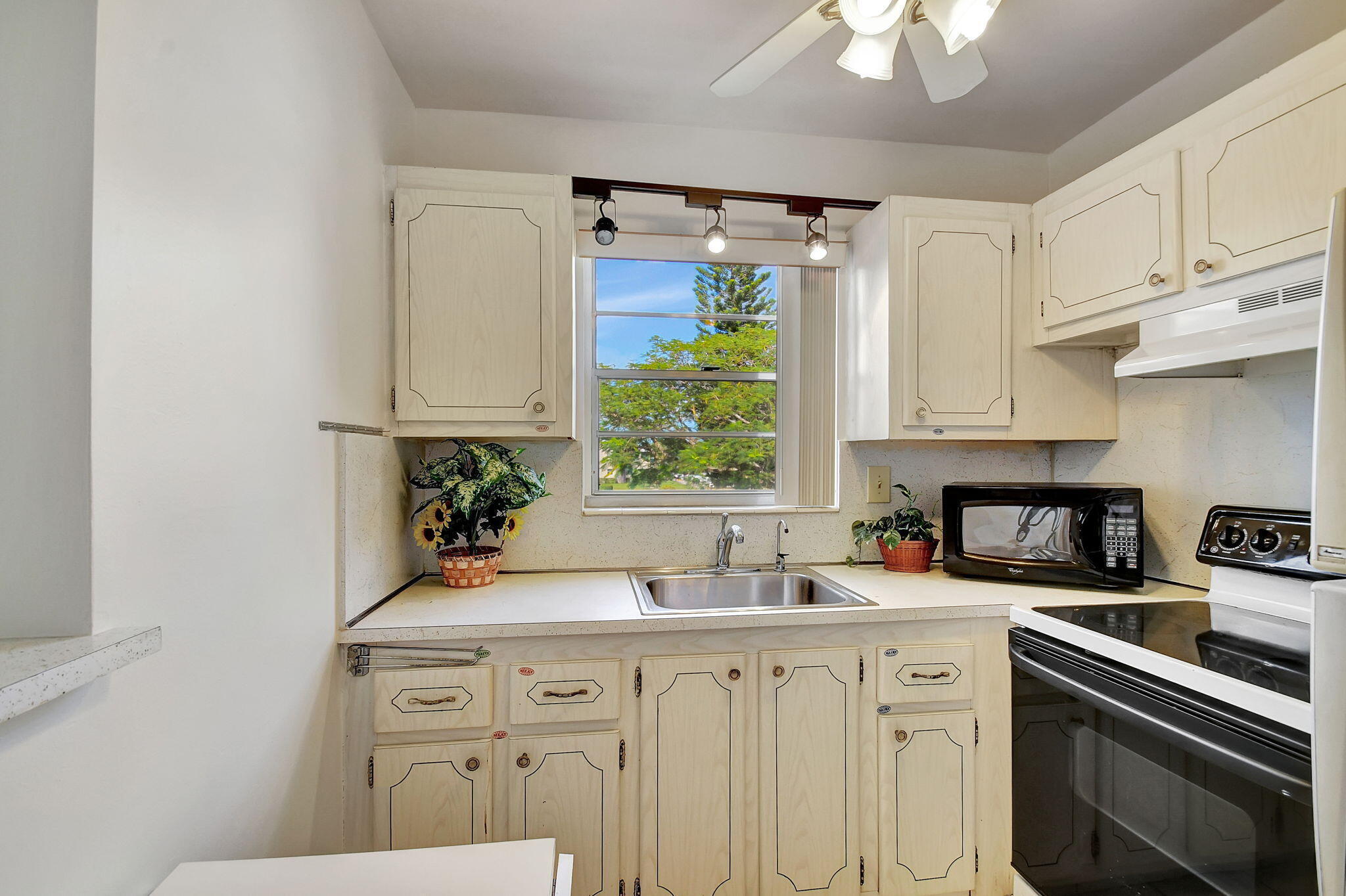 226 Andover I Property Photo 5