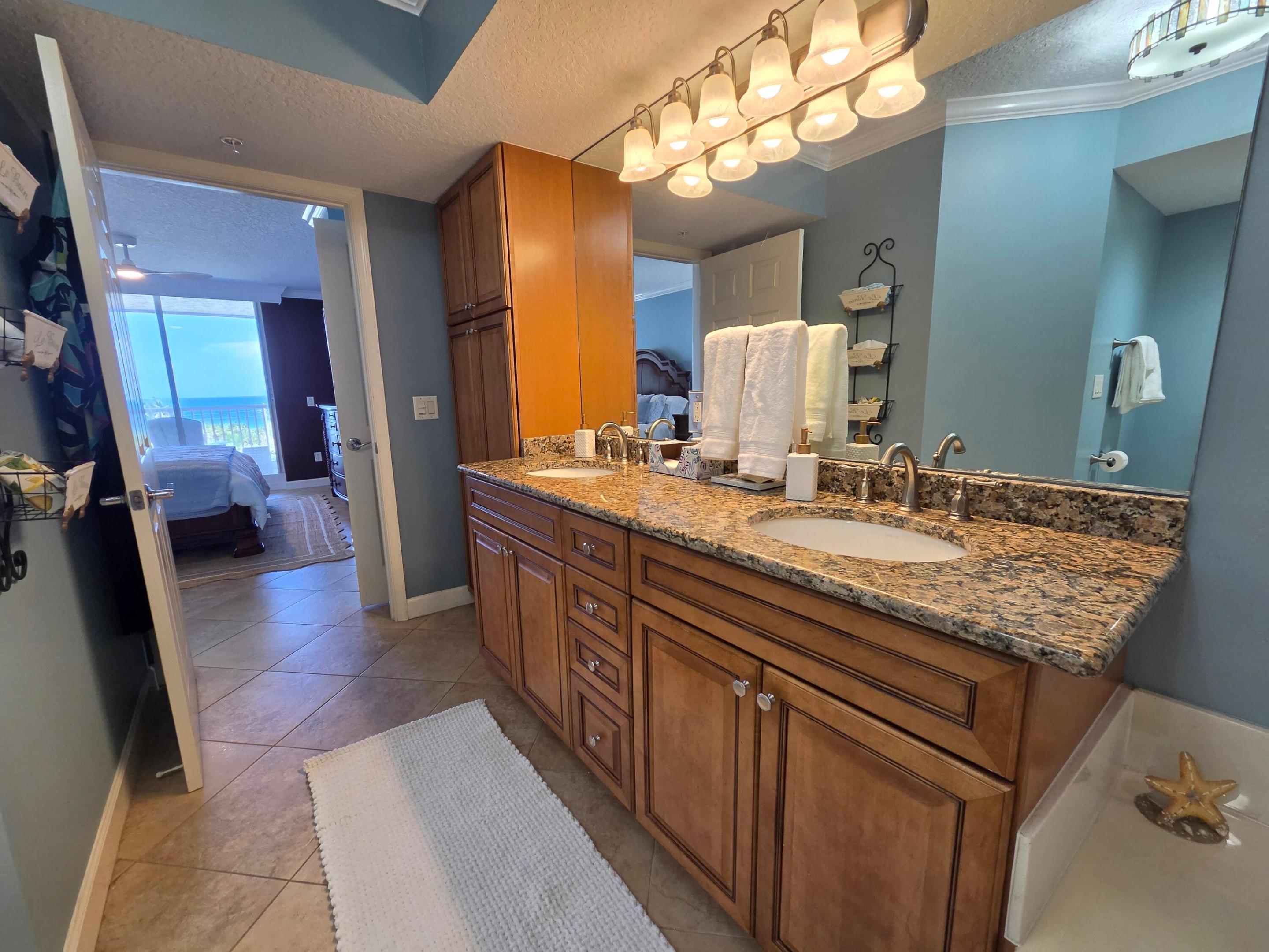 5049 N Highway A1a 602 Property Photo 17