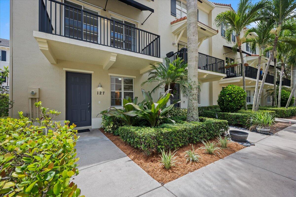 127 Greenwich Circle Property Photo 4