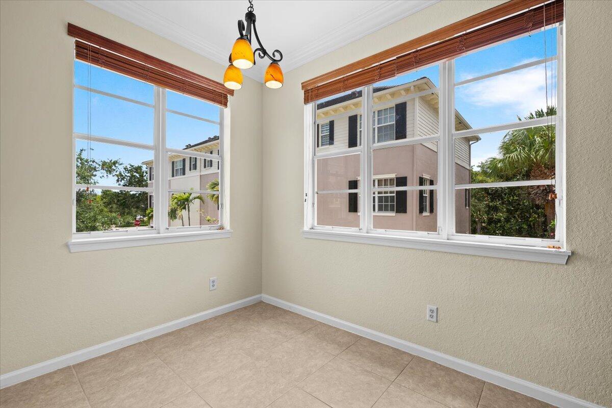 127 Greenwich Circle Property Photo 14