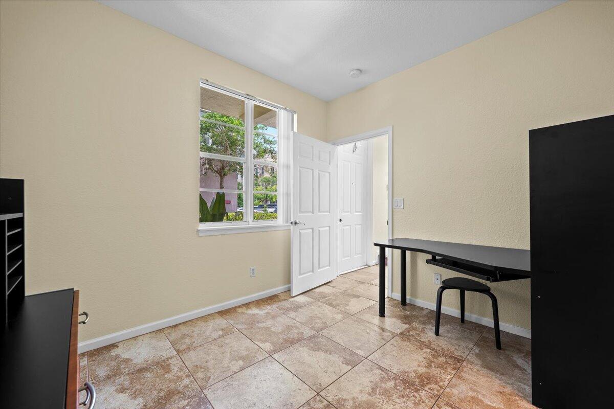 127 Greenwich Circle Property Photo 24