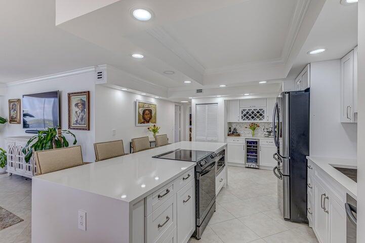 5440 N Ocean Drive 1502 Property Photo 3