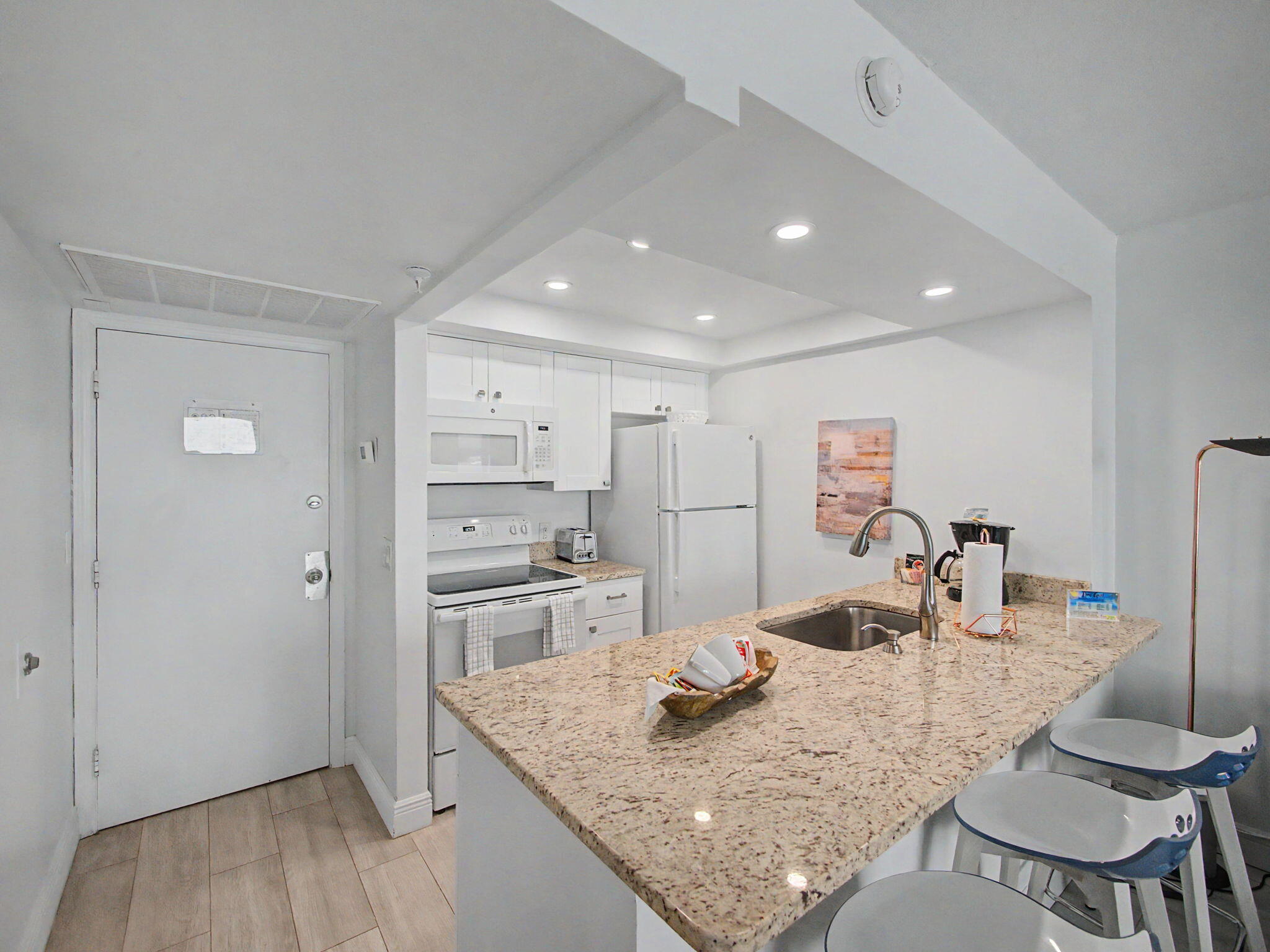 9800 S Ocean Drive 316 Property Photo 4