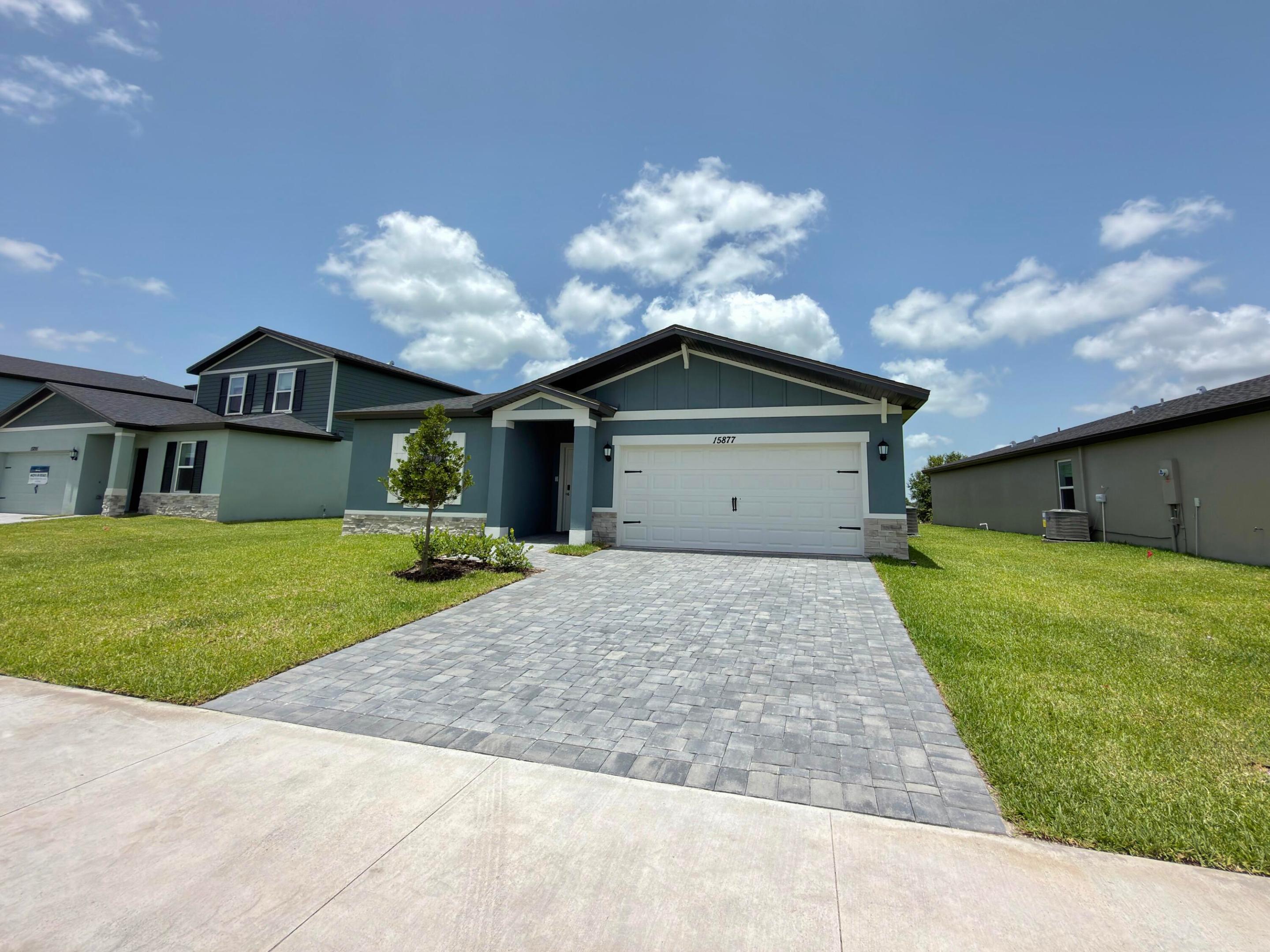 15877 Sw Vine Drive Property Photo 2