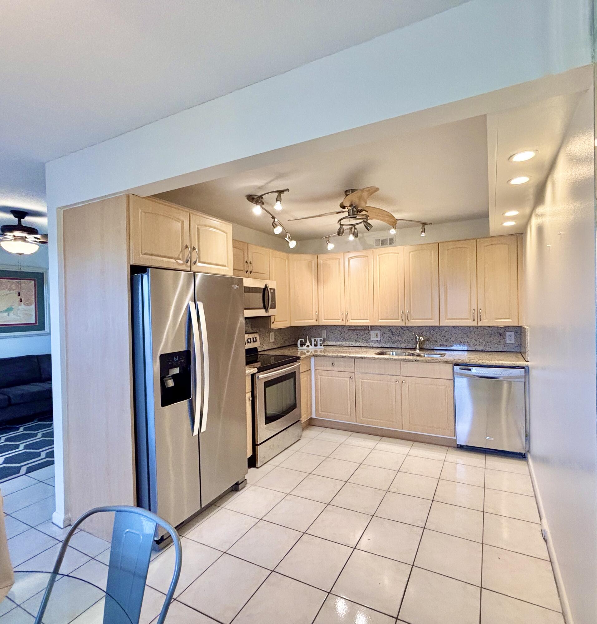 4032 Newcastle B Property Photo 4