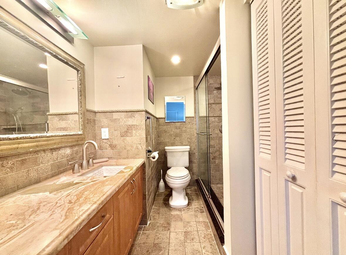 4032 Newcastle B Property Photo 8