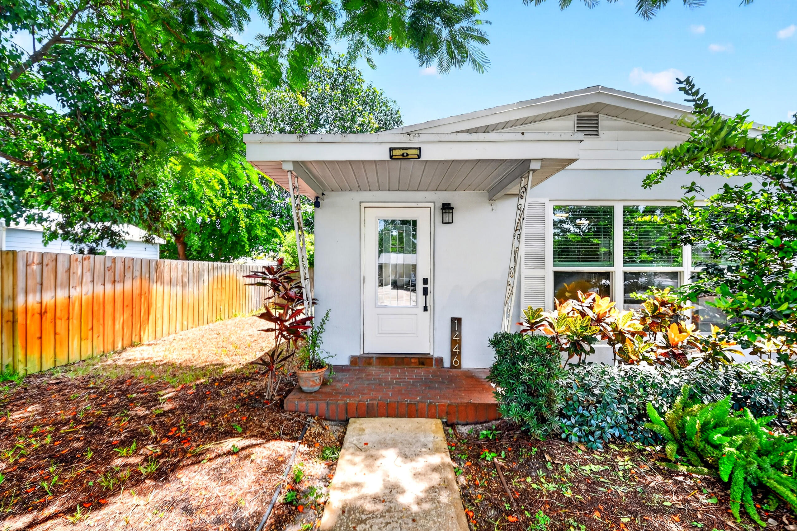 1446 W Perry Street Property Photo 2