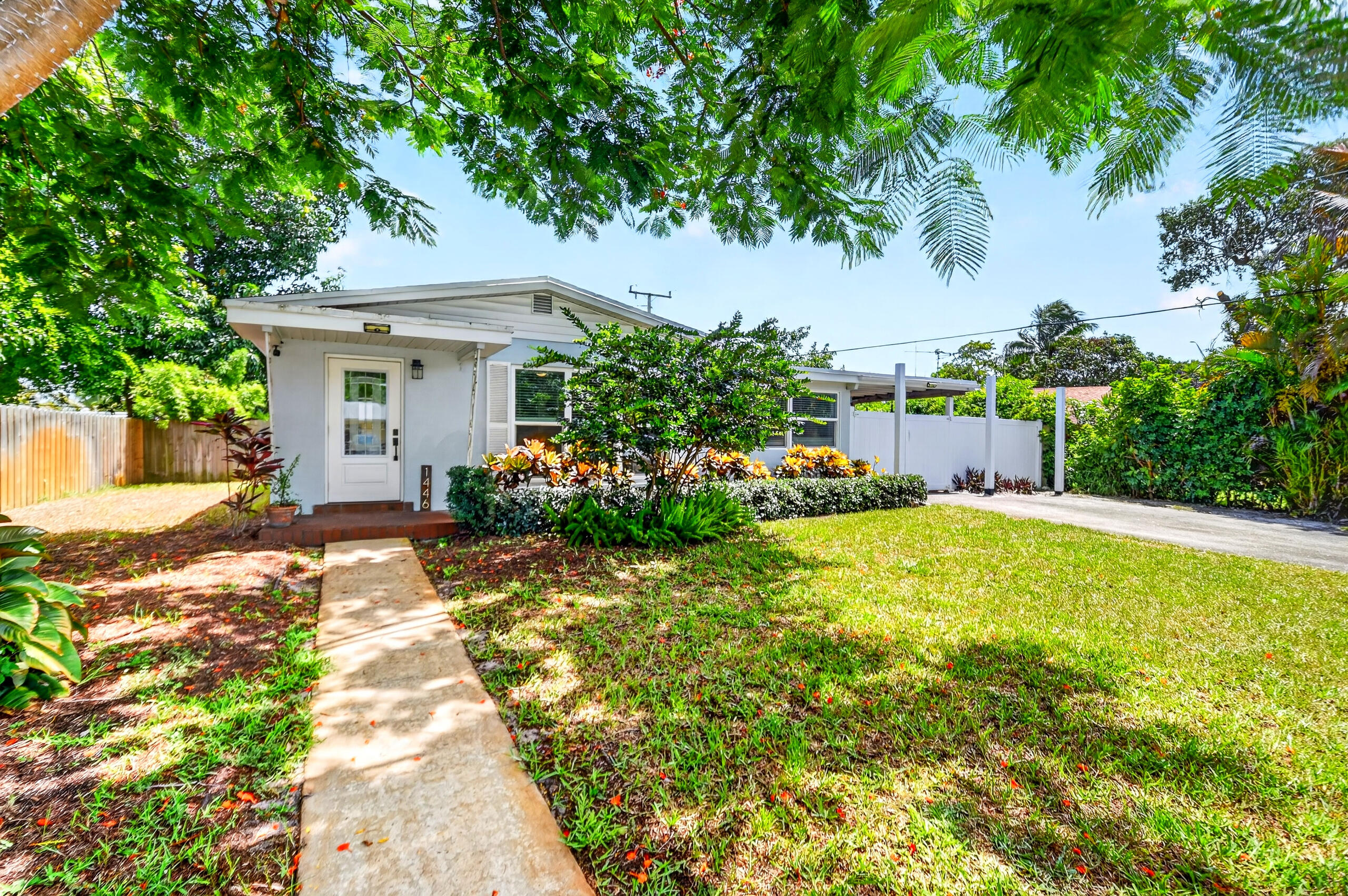 1446 W Perry Street Property Photo 3