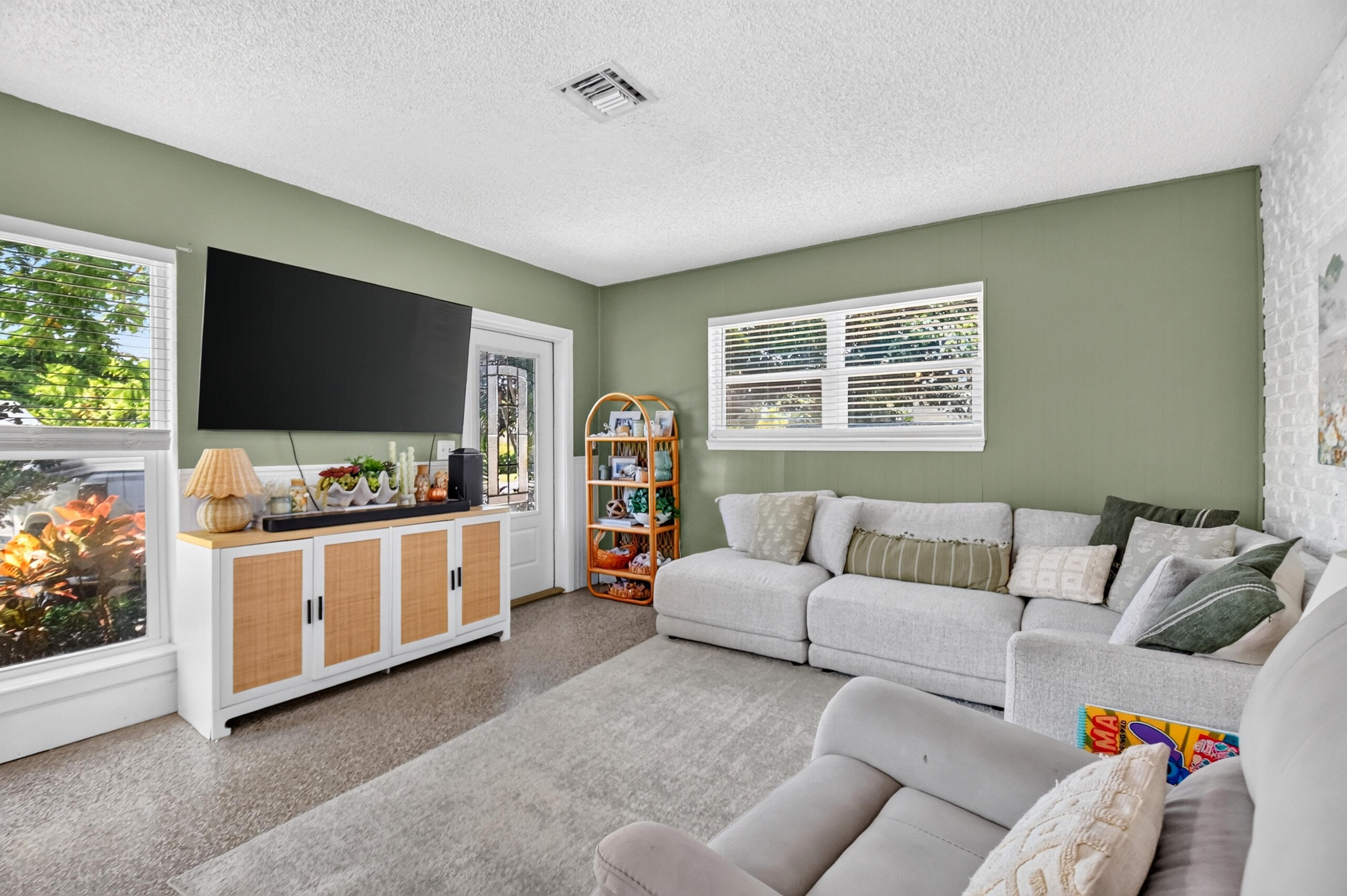1446 W Perry Street Property Photo 4
