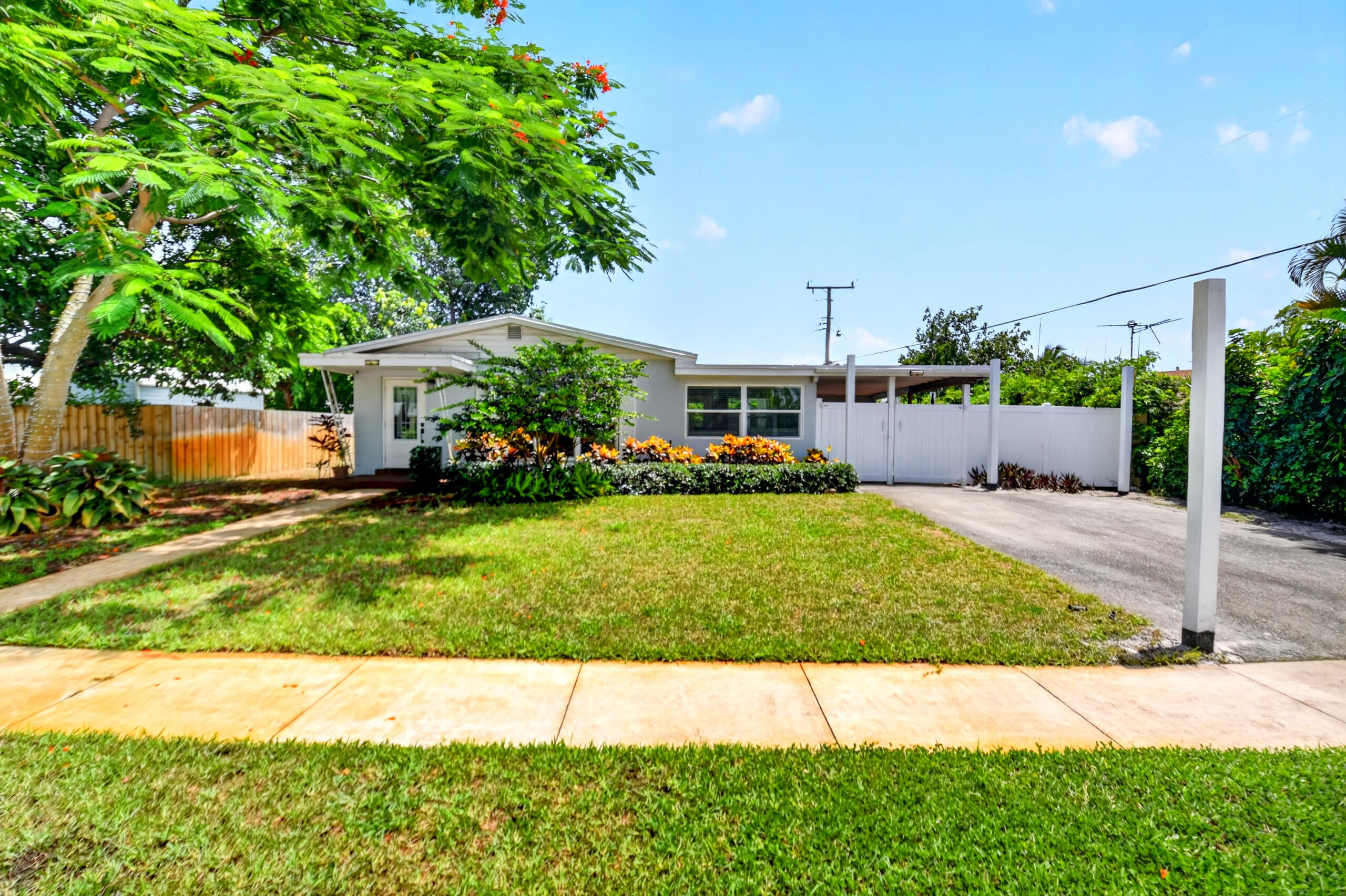 1446 W Perry Street Property Photo 42