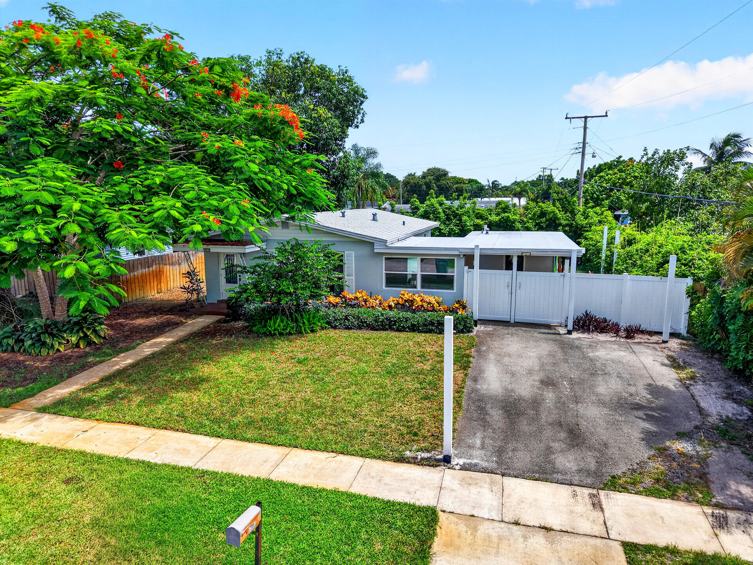 1446 W Perry Street Property Photo 43