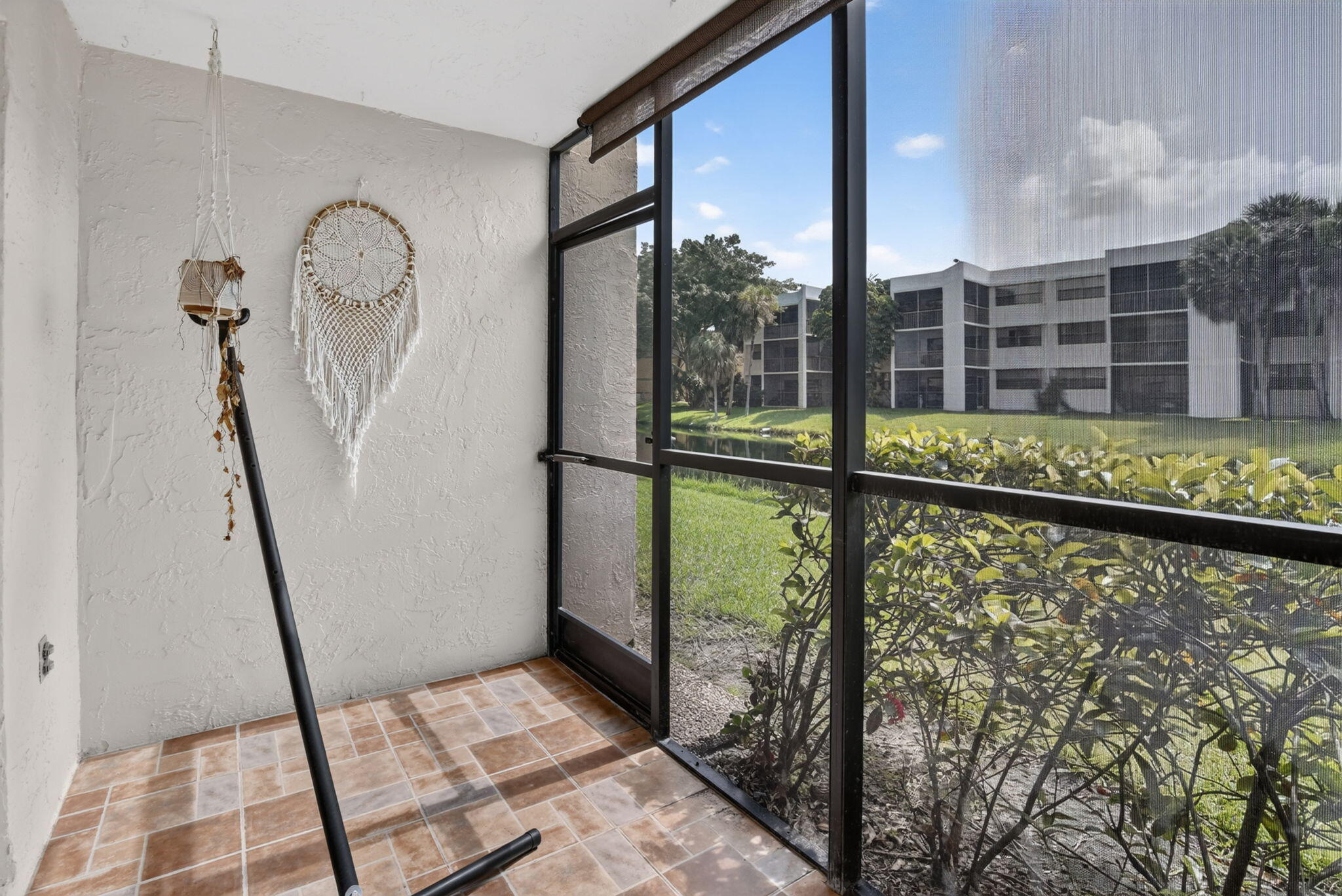410 Lakeview Drive 103 Property Photo 2
