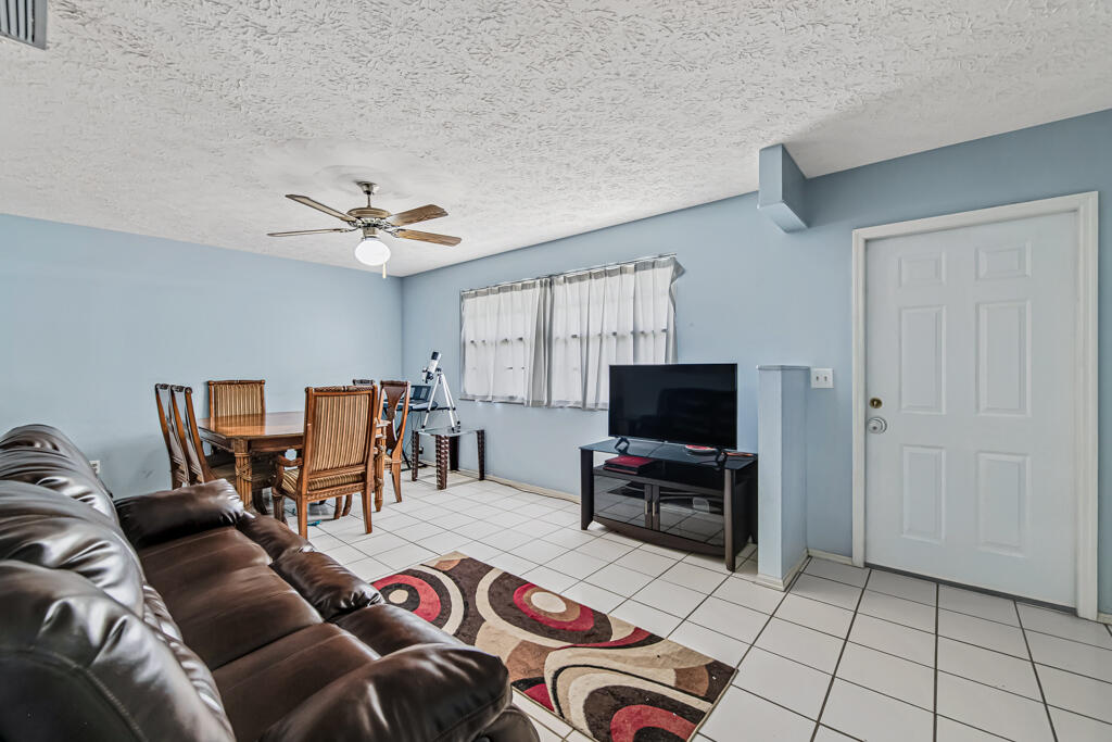 366 Se Lancaster Avenue Property Photo 5