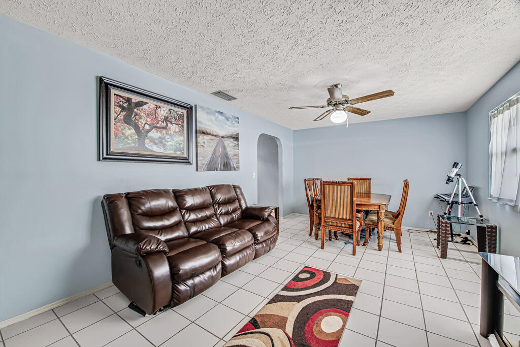 366 Se Lancaster Avenue Property Photo 7