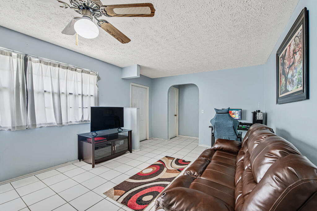 366 Se Lancaster Avenue Property Photo 9