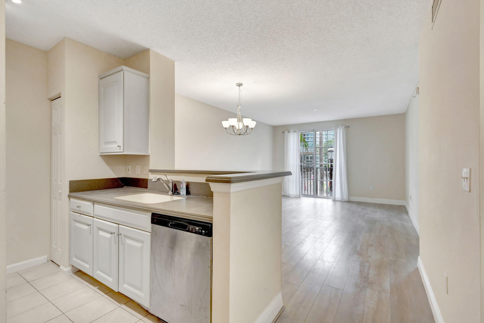780 S Sapodilla Avenue 203 Property Photo 1
