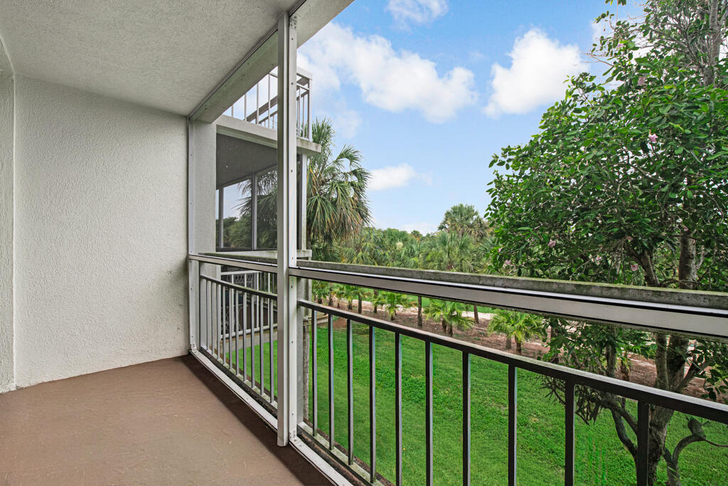 6169 Balboa Circle Unit 302 Property Photo 4