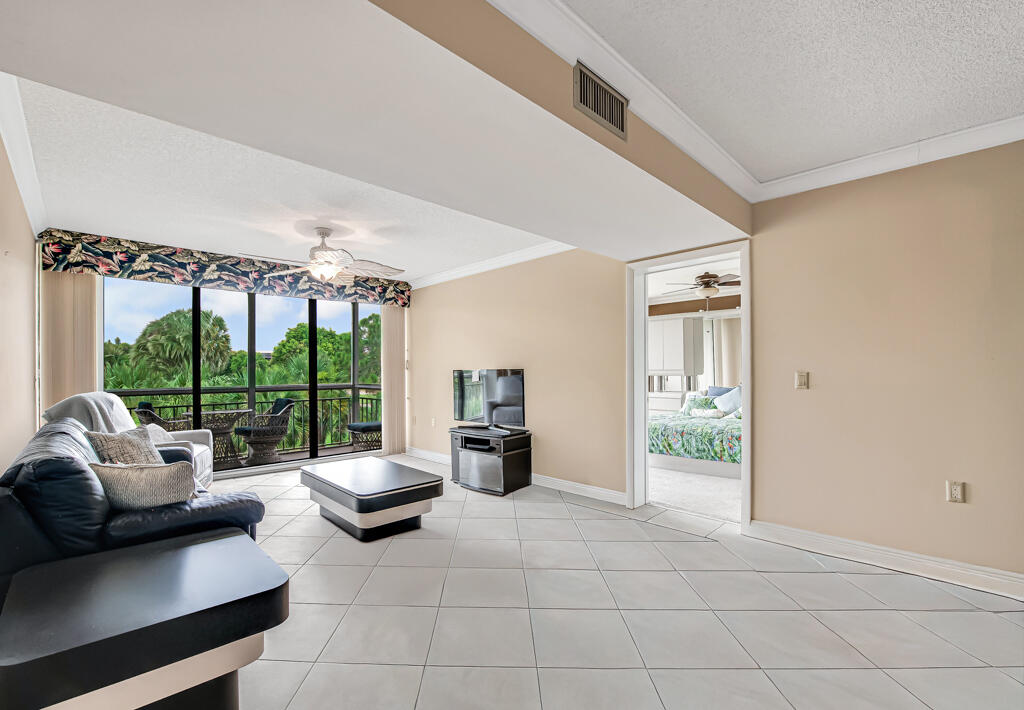 6169 Balboa Circle Unit 302 Property Photo 7