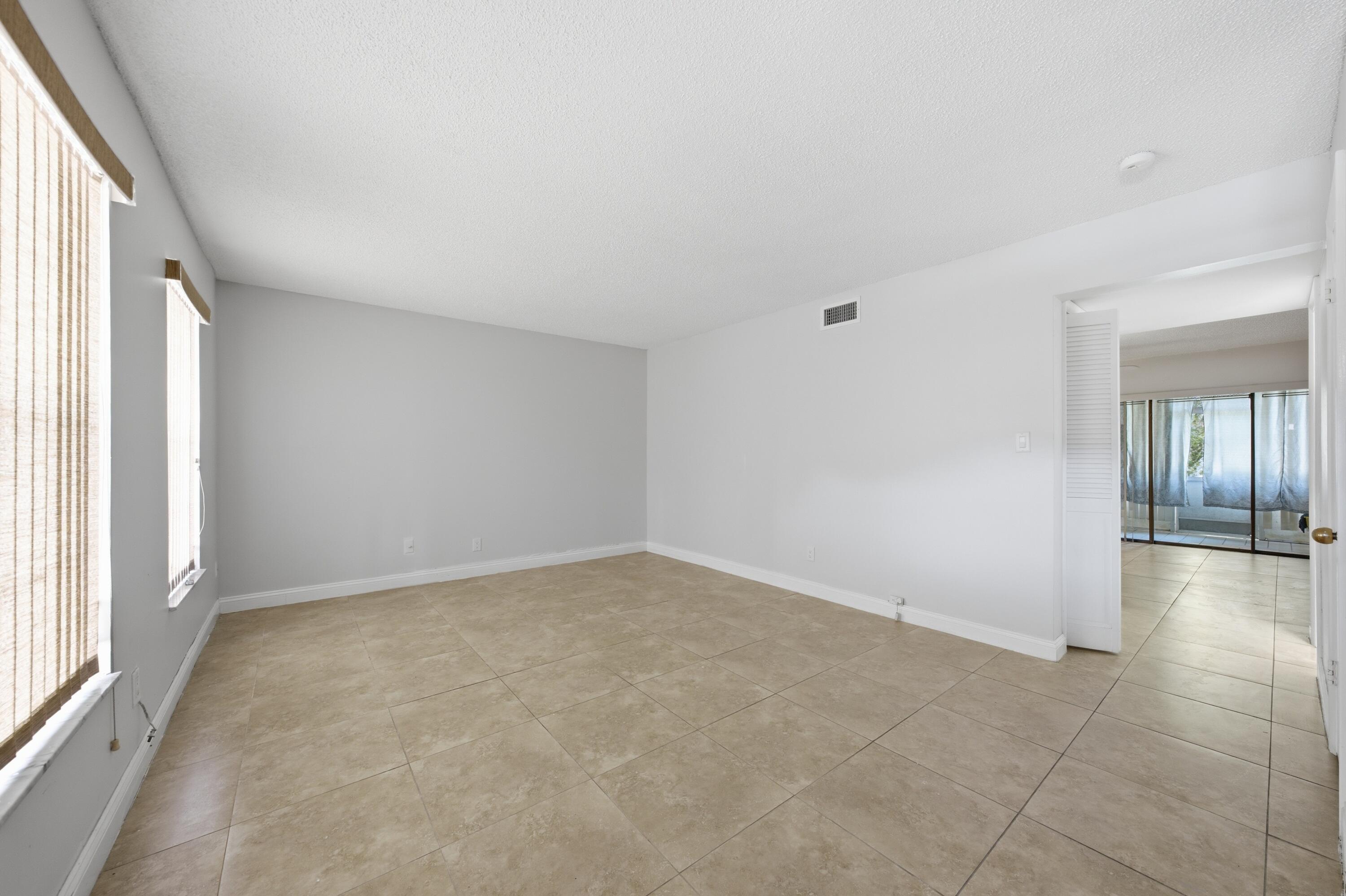 52 Canterbury Lane Property Photo 4