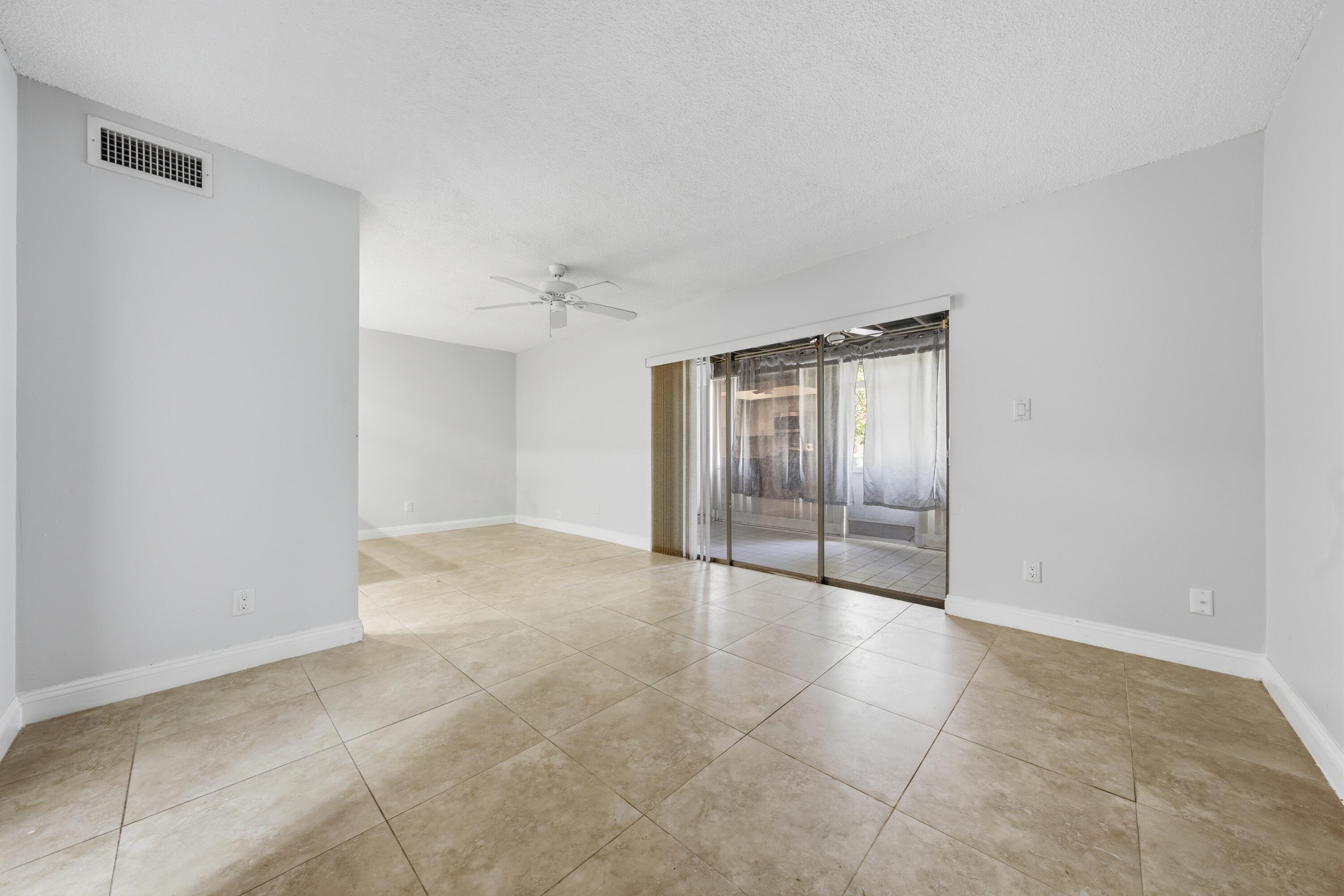 52 Canterbury Lane Property Photo 6